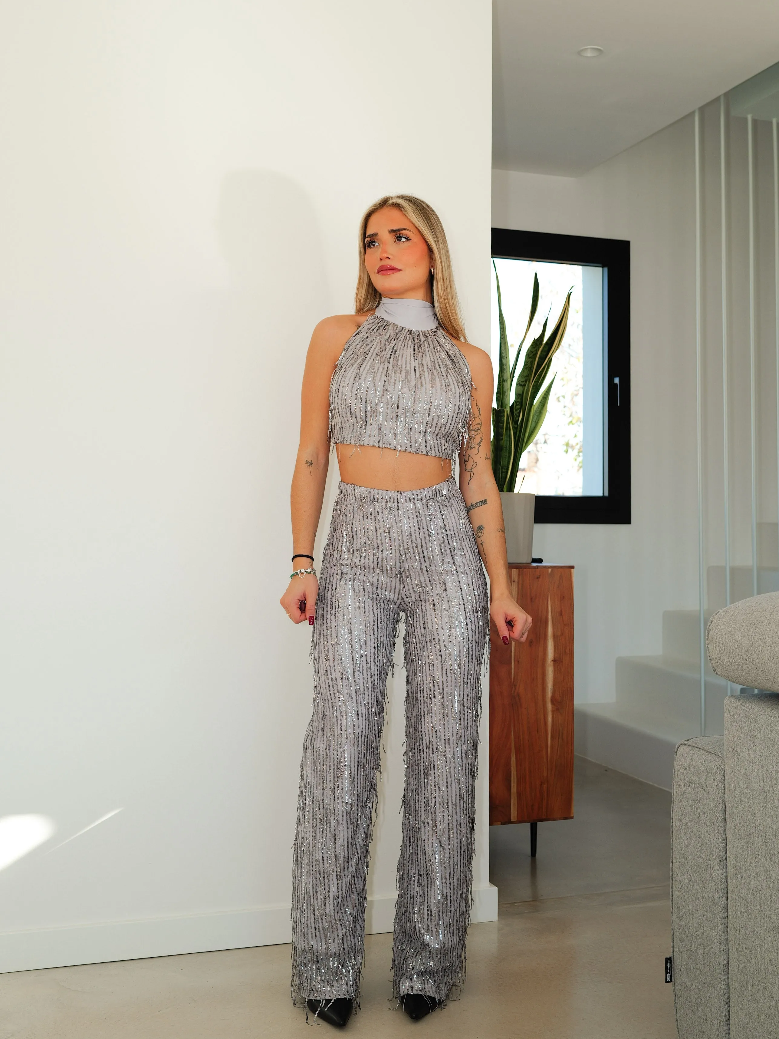 Pantalon conjunto flecos glitter plata sold by Sorellas product image thumbnail 4