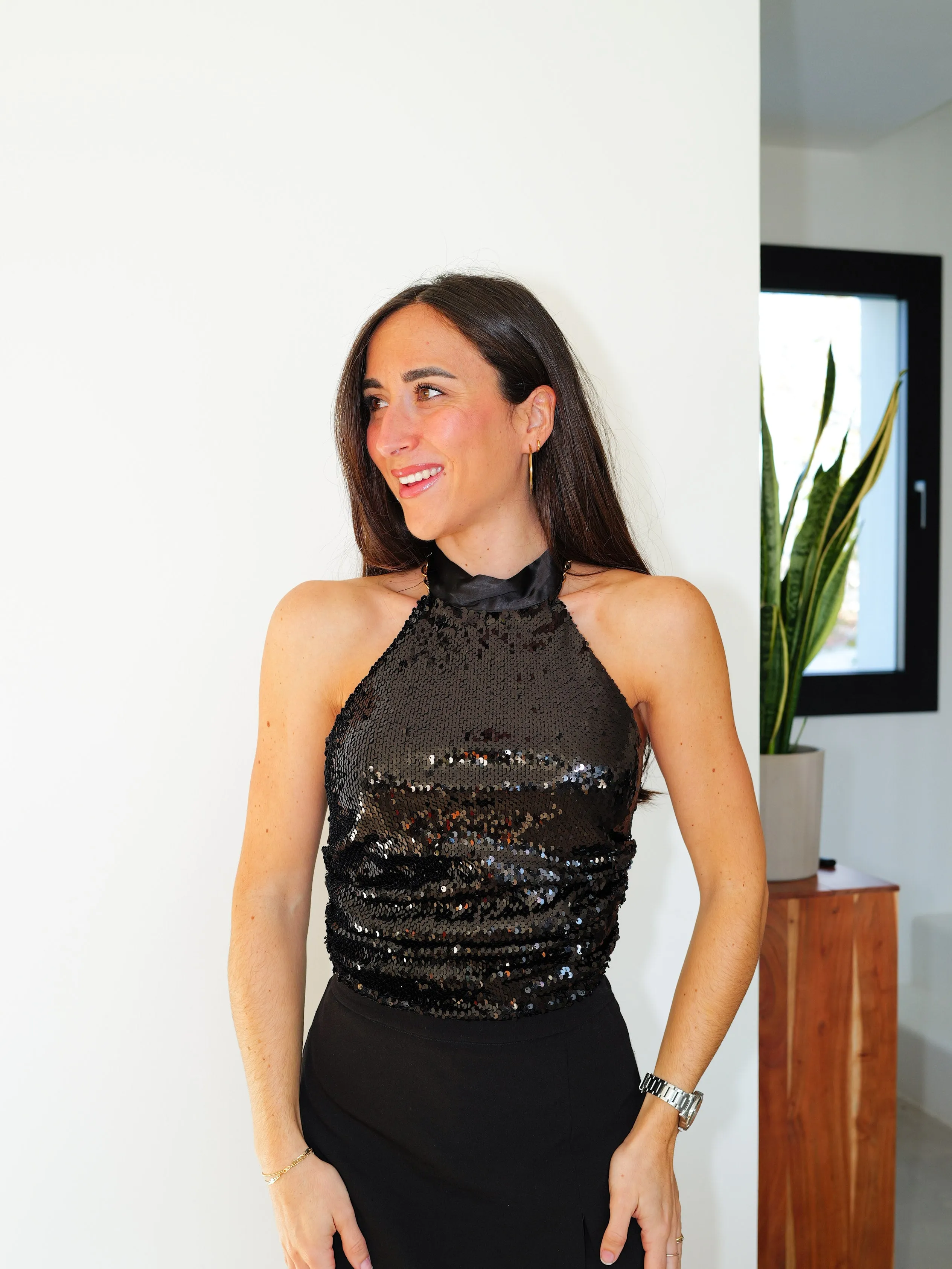 Top halter lazo glitter negro sold by Sorellas