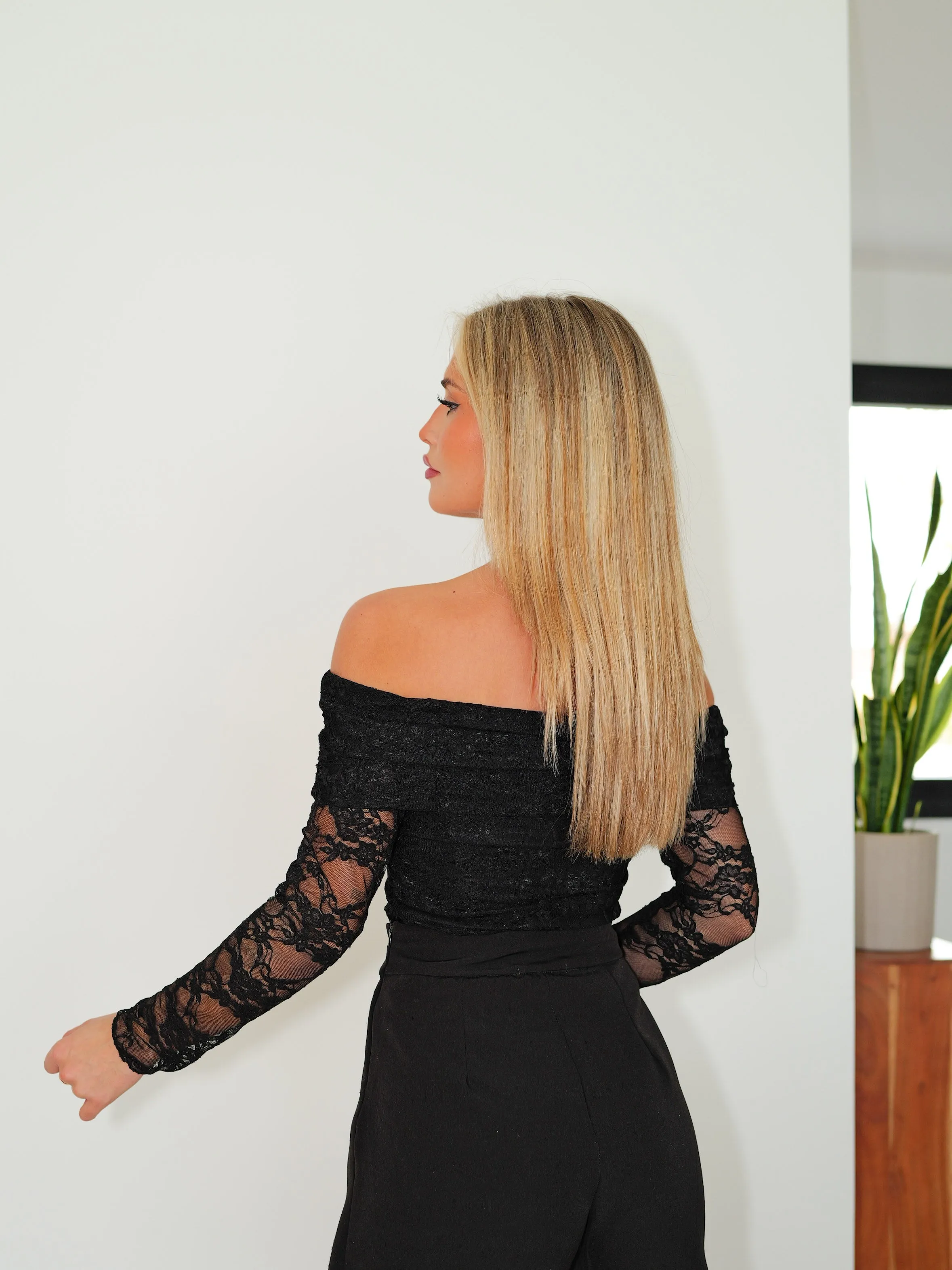 Blusa bardot encaje negra sold by Sorellas product image thumbnail 5