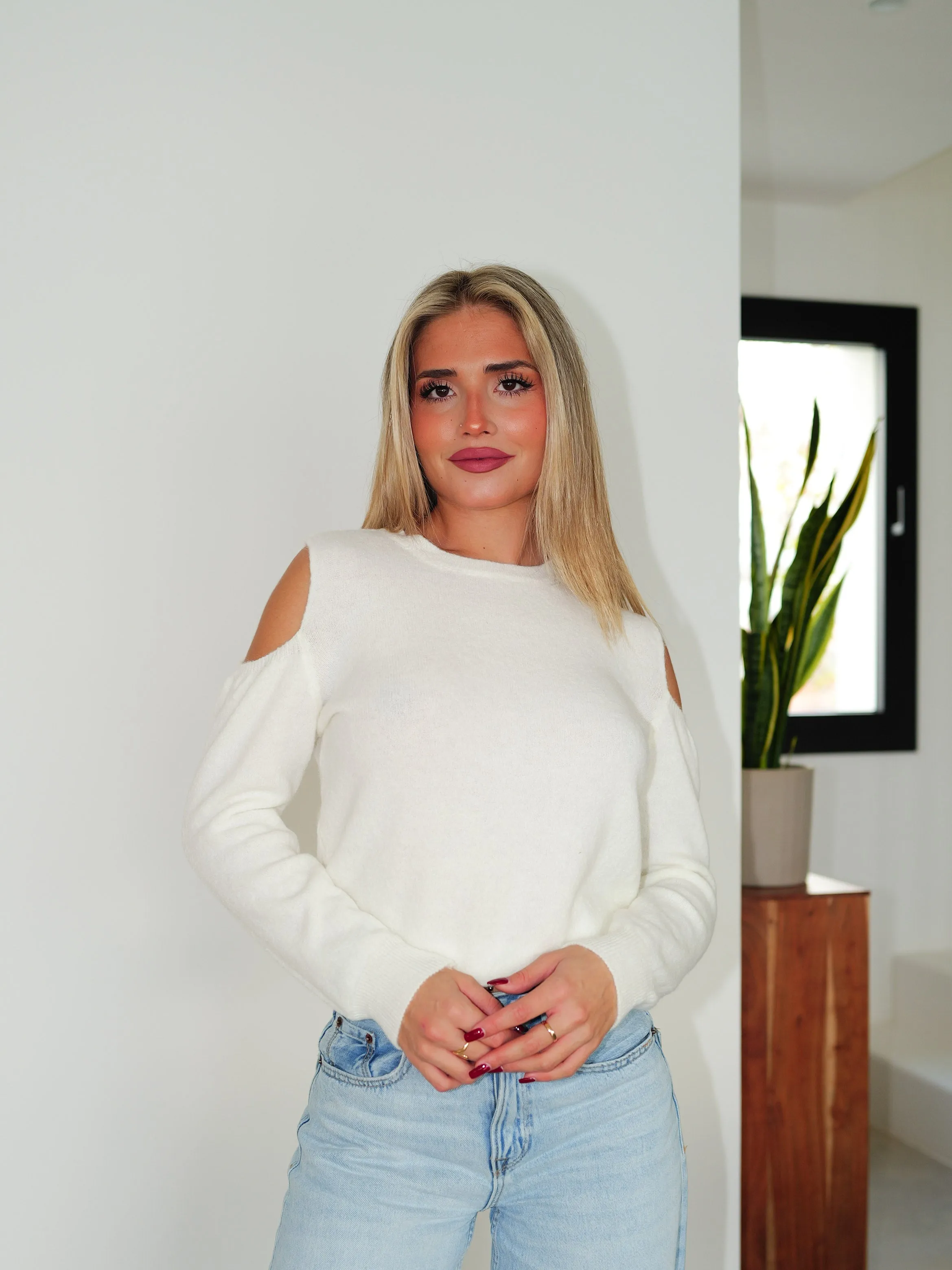 Jersey hombros cuello redondo blanco sold by Sorellas product image thumbnail 2