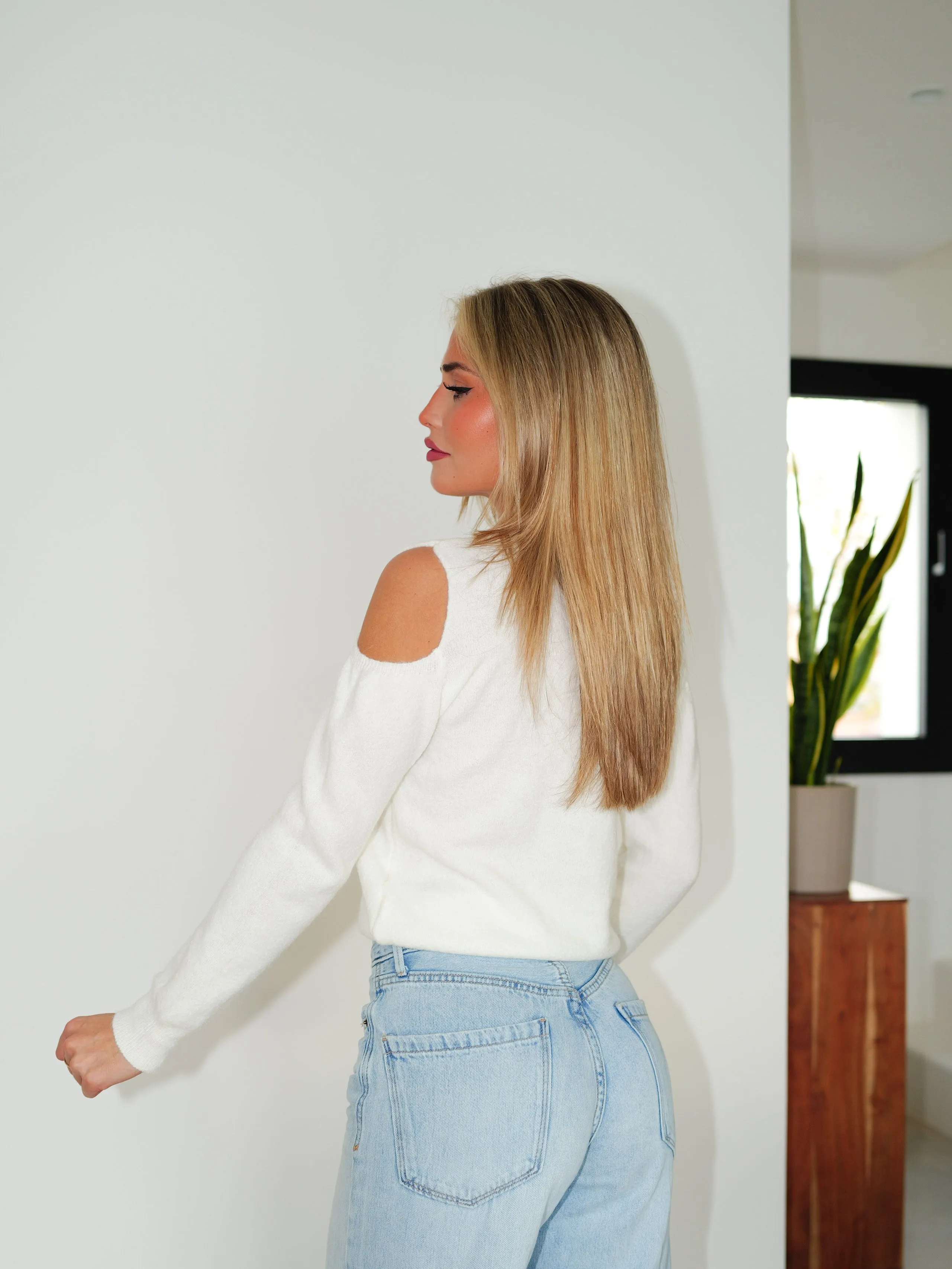 Jersey hombros cuello redondo blanco sold by Sorellas product image thumbnail 4