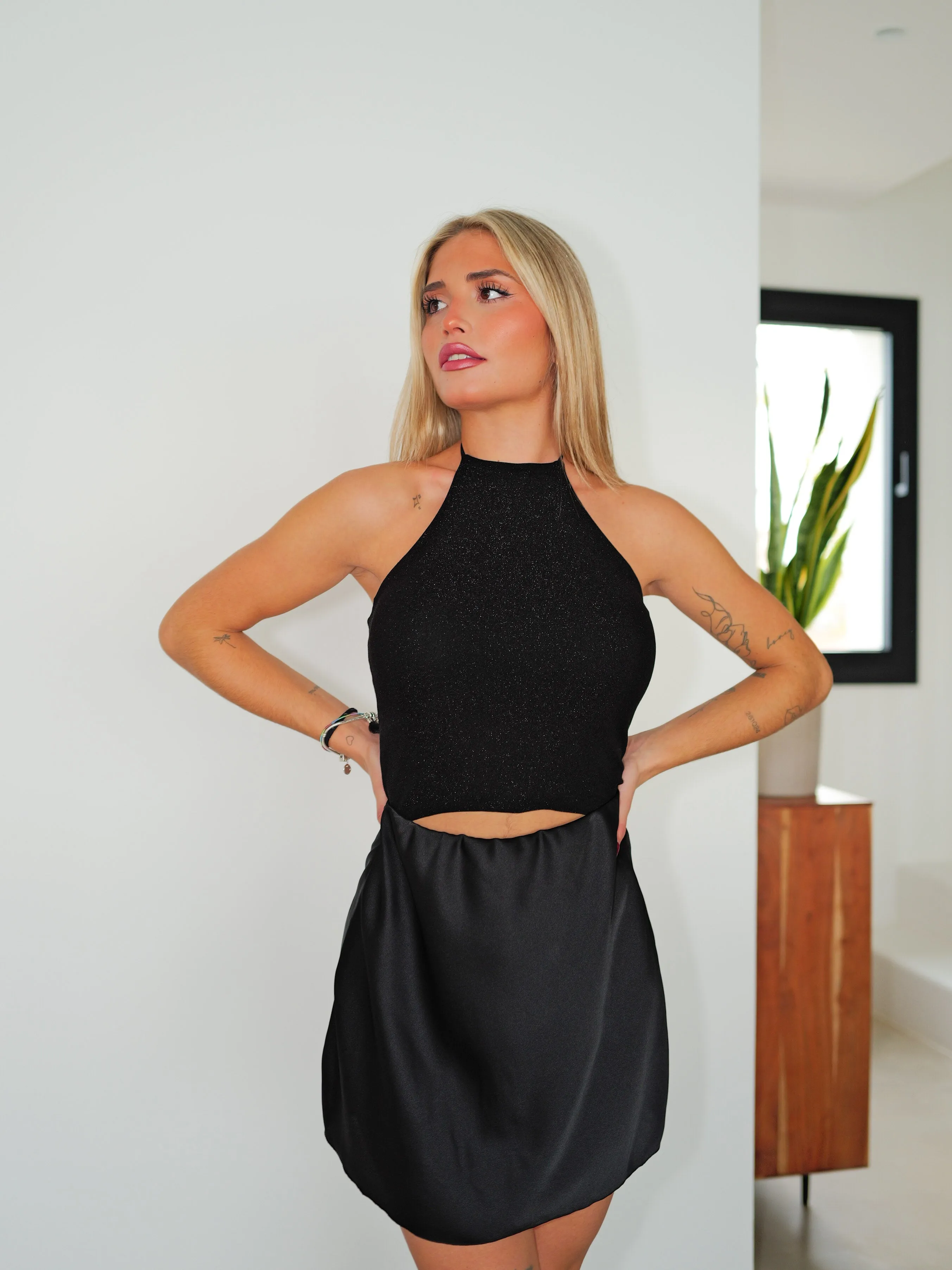 Falda mini raso negra sold by Sorellas product image thumbnail 4