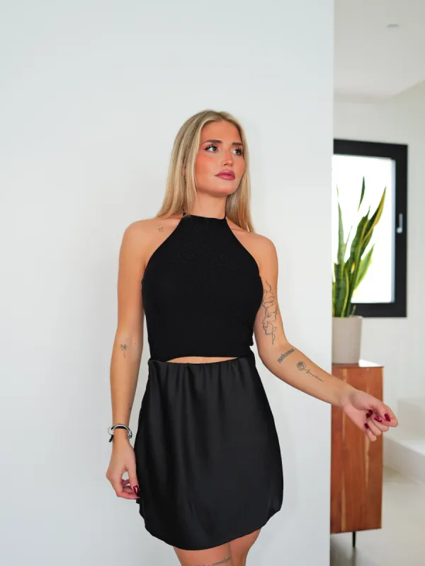 Falda mini raso negra sold by Sorellas