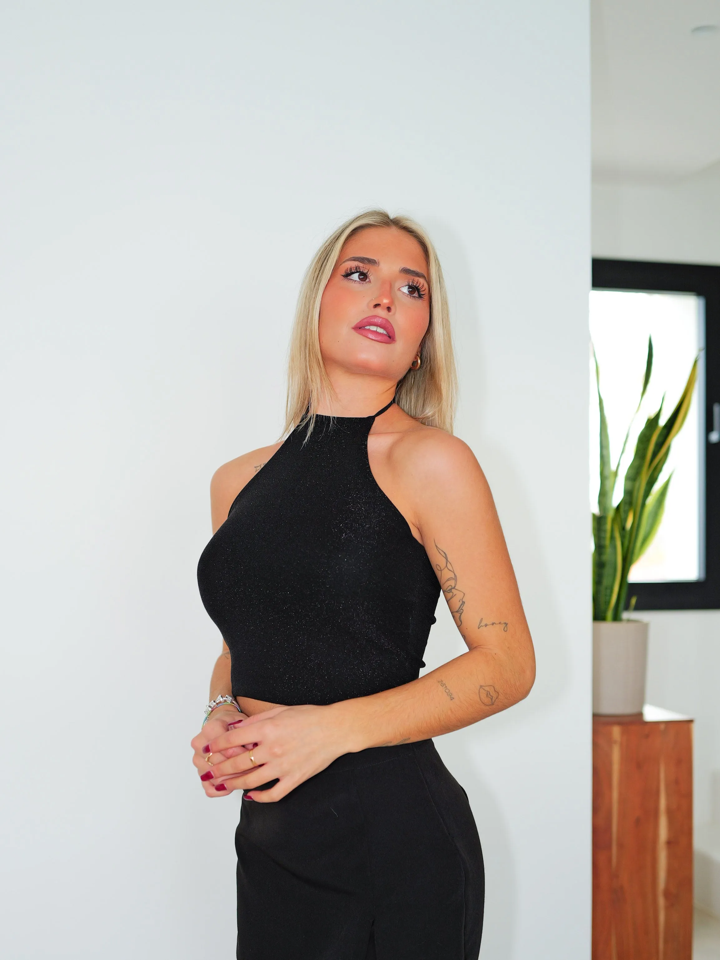 Top halter lurex negro sold by Sorellas product image thumbnail 2