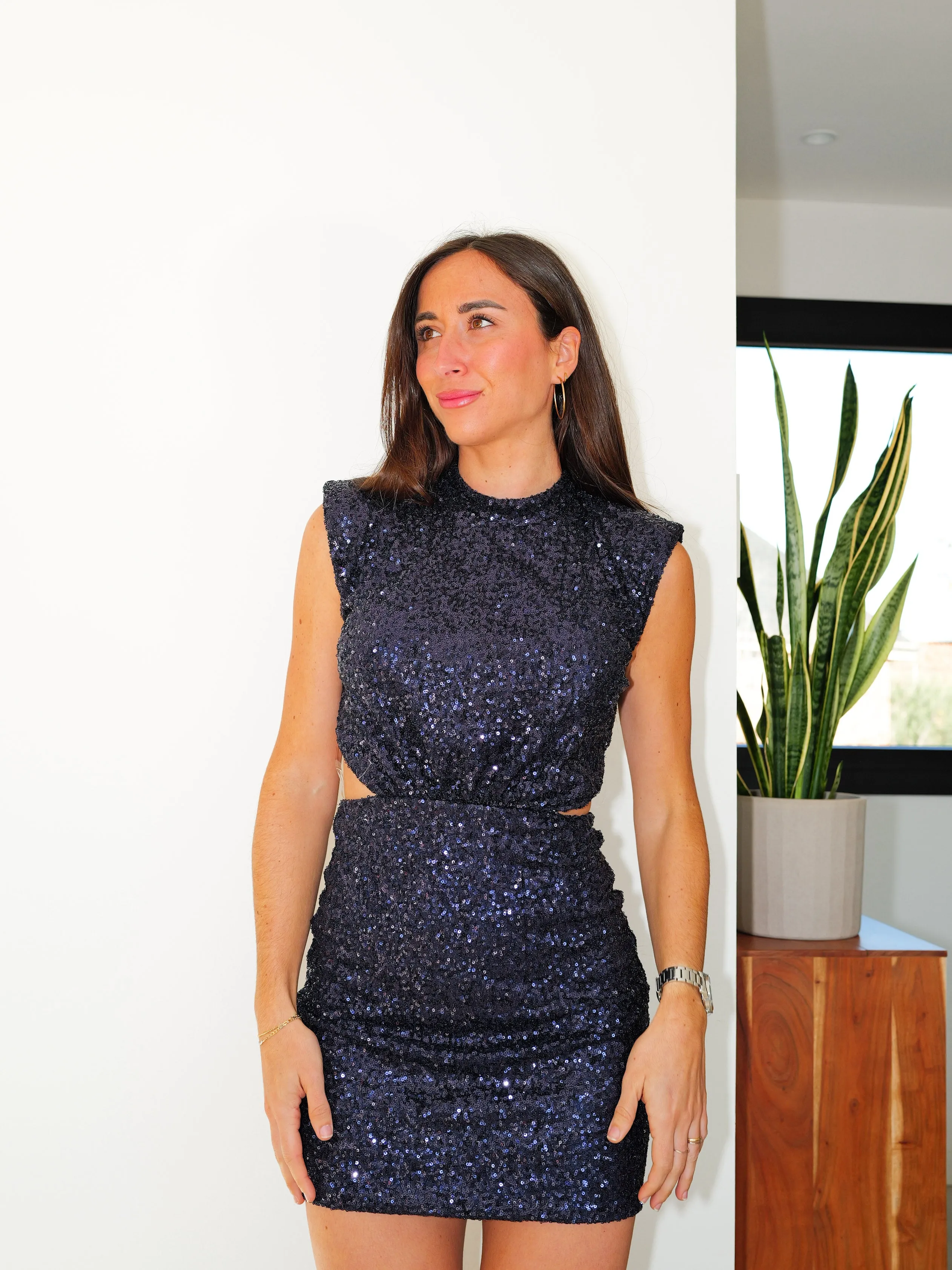 Vestido hombreras espalda glitter marino sold by Sorellas product image thumbnail 4