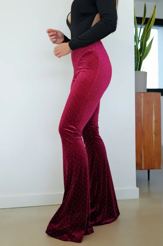 Pantalón campana velvet tachuela vino sold by Sorellas