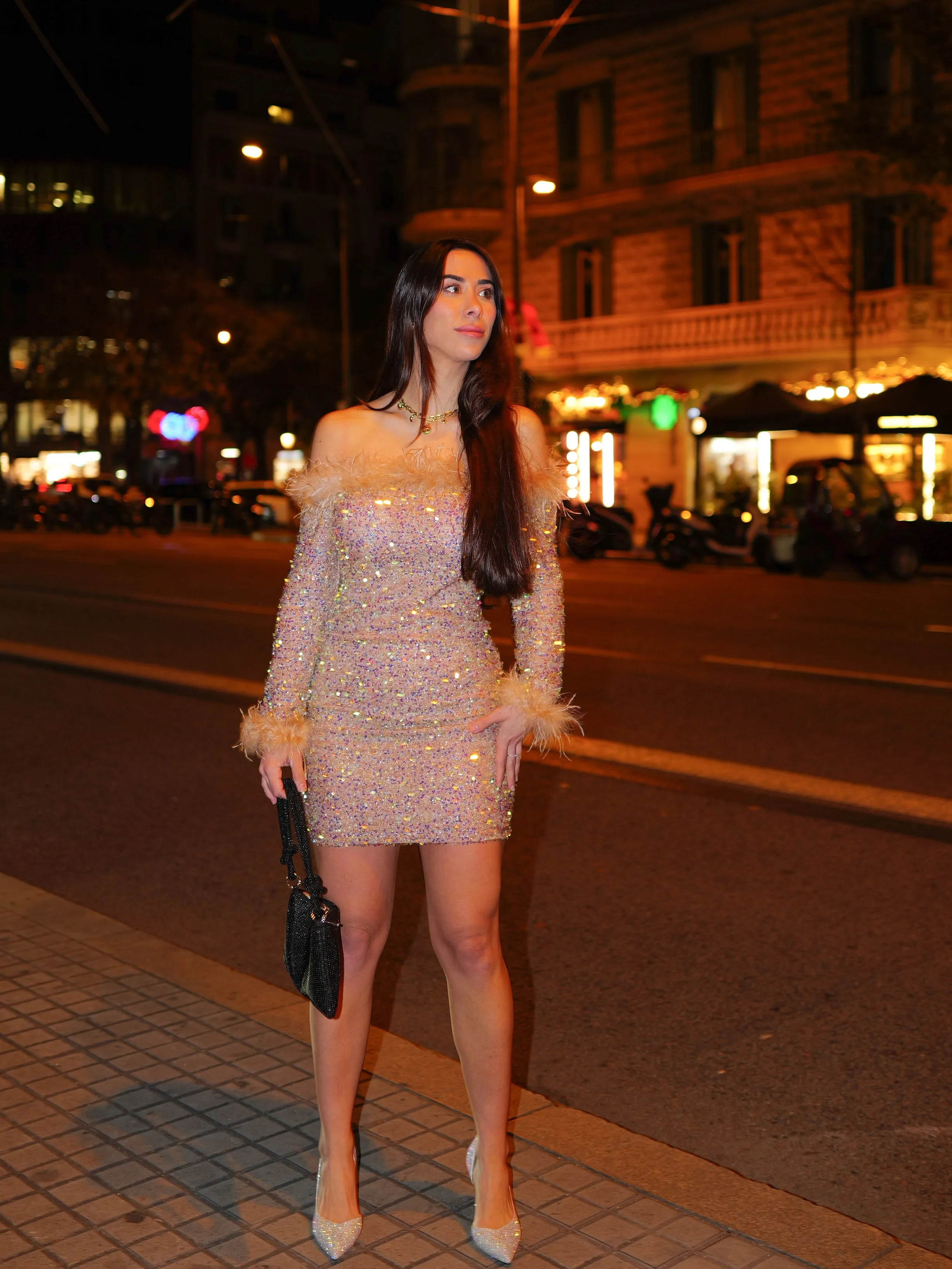 Vestido bardot glitter plumas beige sold by Sorellas product image thumbnail 3