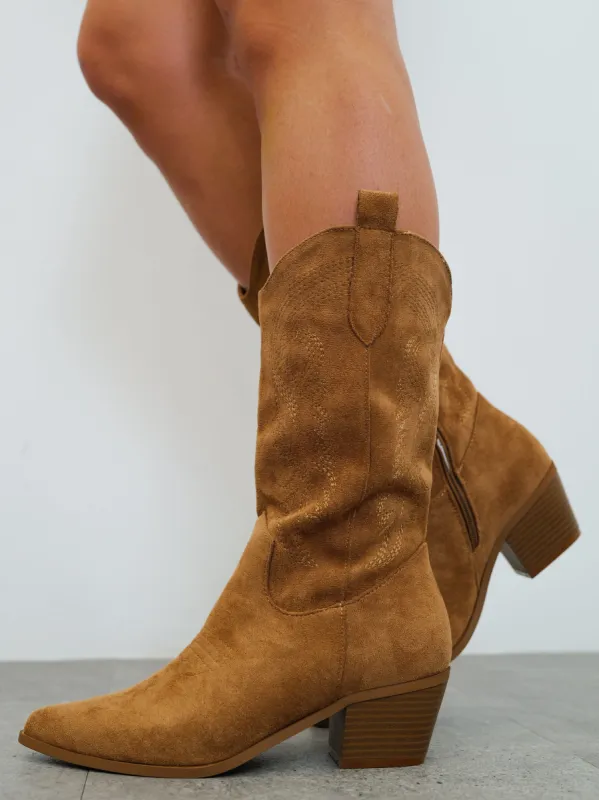 Bota tacón cowboy camel sold by Sorellas