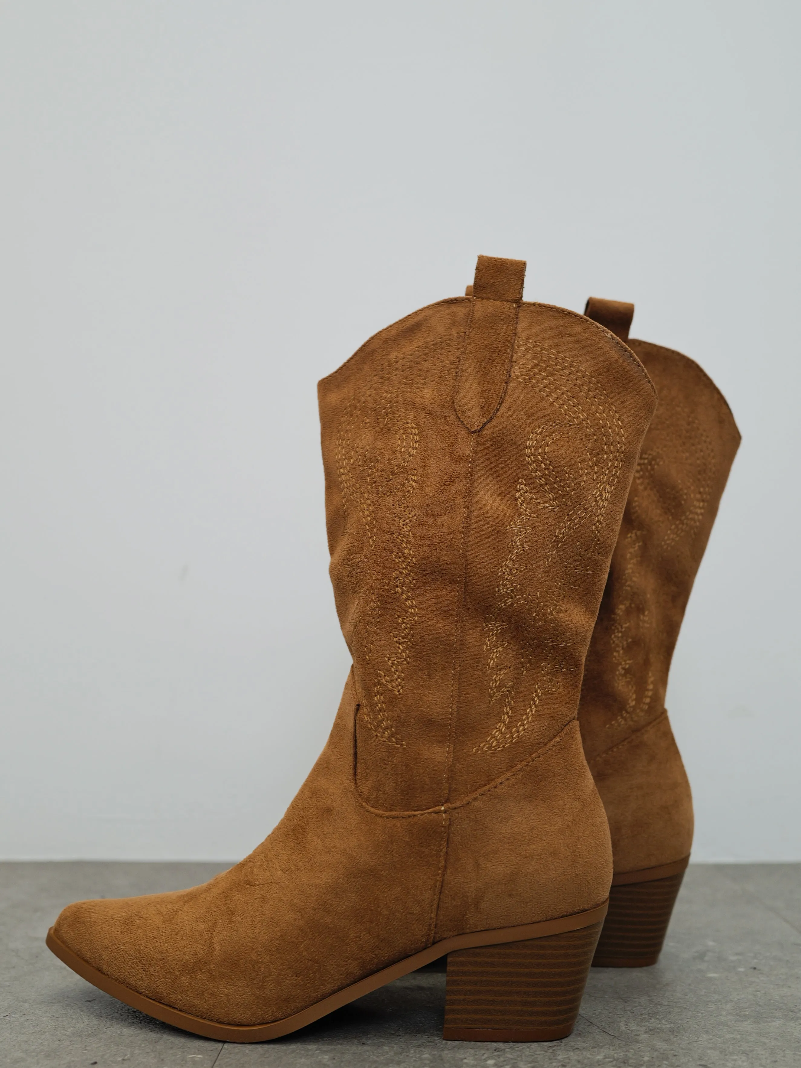 Bota tacón cowboy camel sold by Sorellas product image thumbnail 3