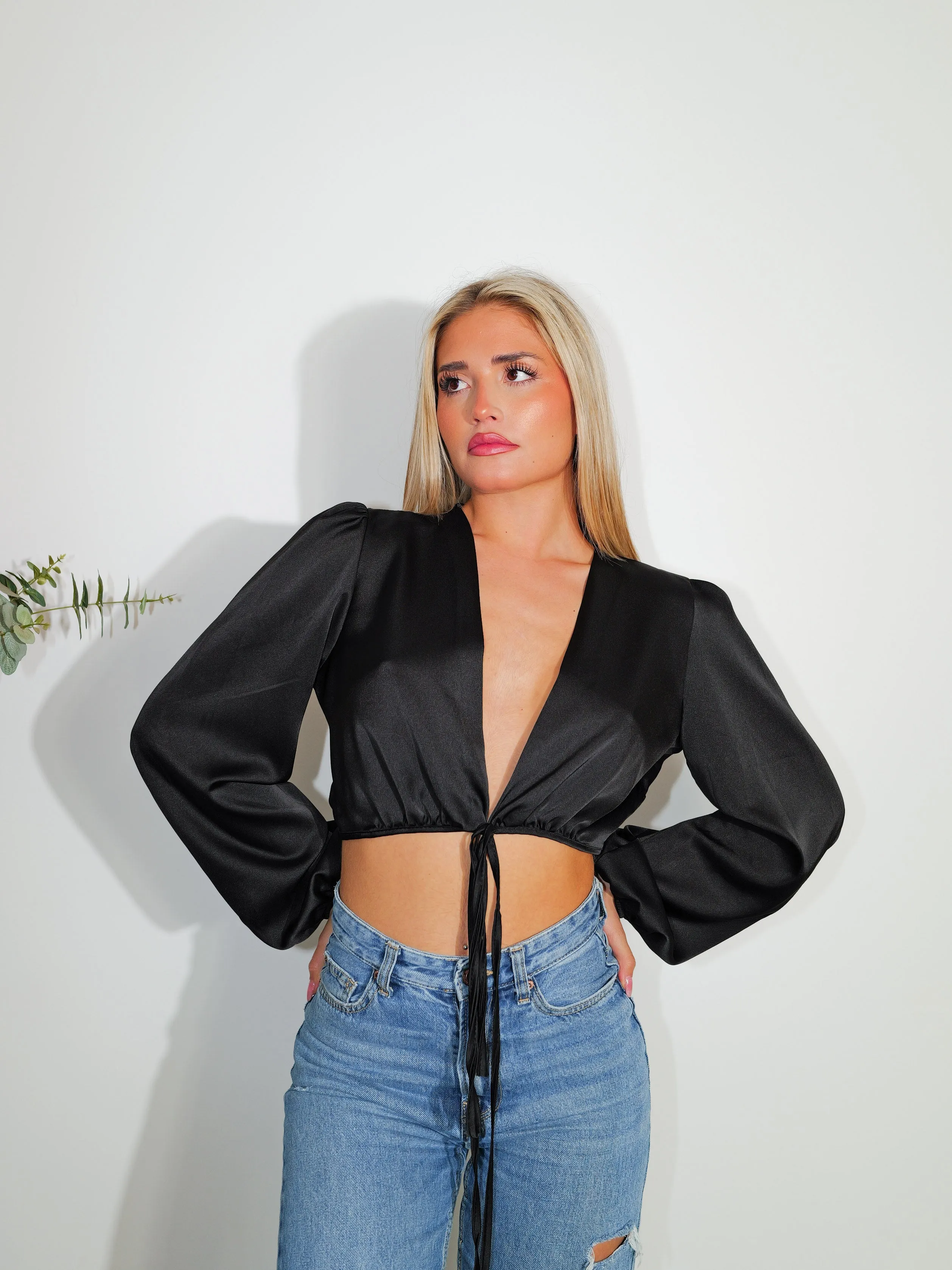 Blusa cruzada satin negro sold by Sorellas product image thumbnail 4