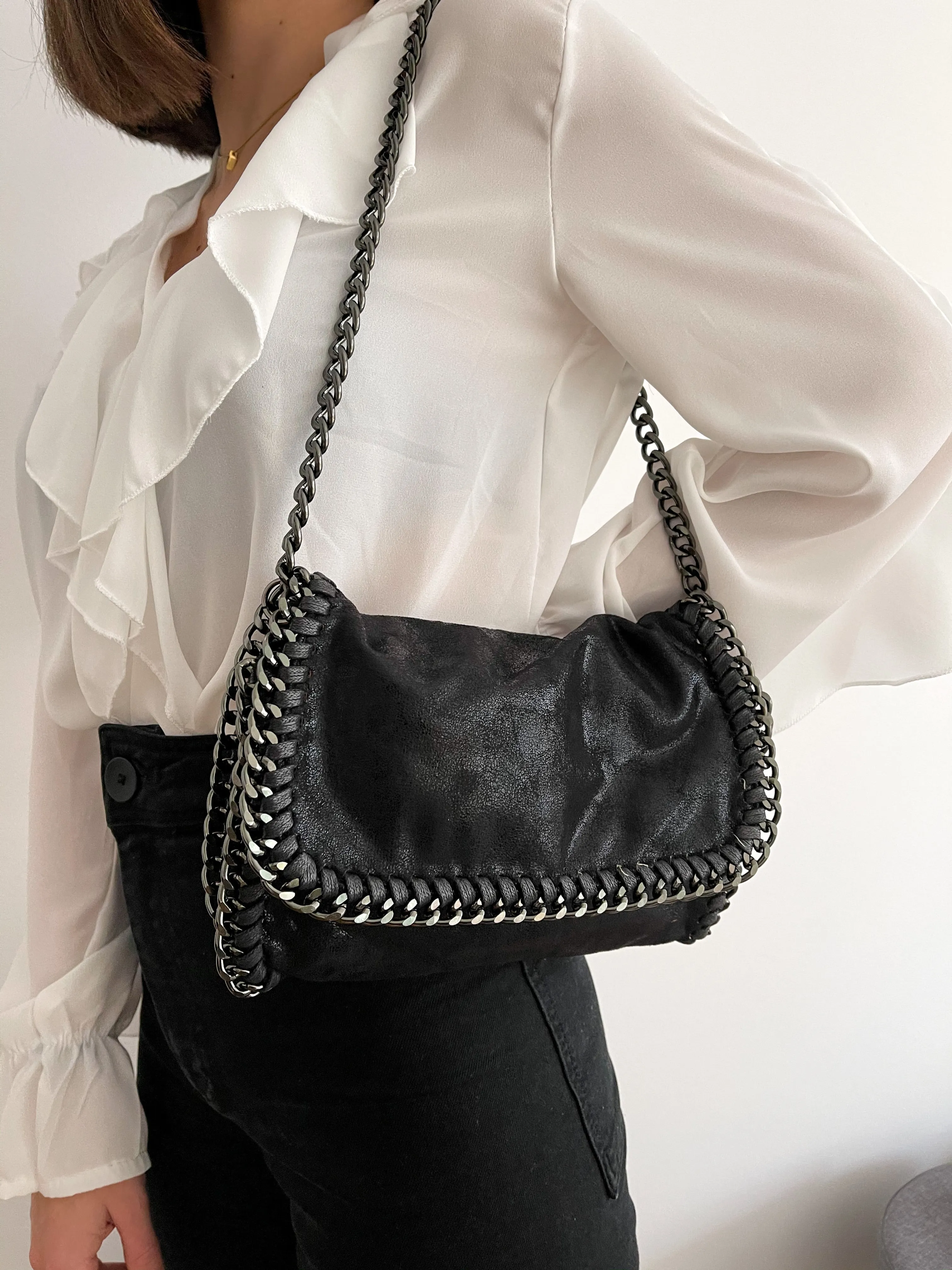 Bolso midi cadenas negro sold by Sorellas