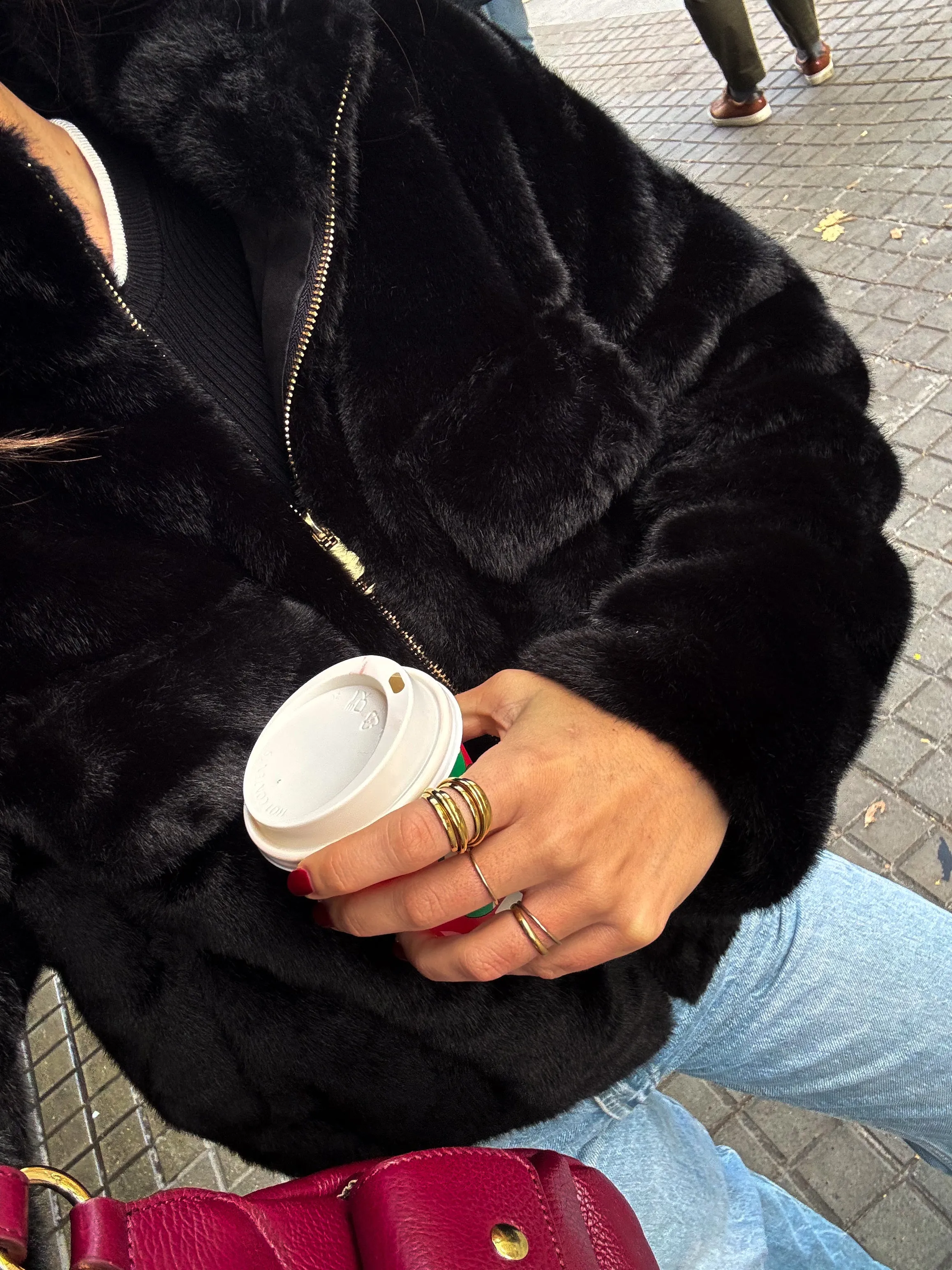 Chaqueta pelo cremallera negro sold by Sorellas product image thumbnail 2