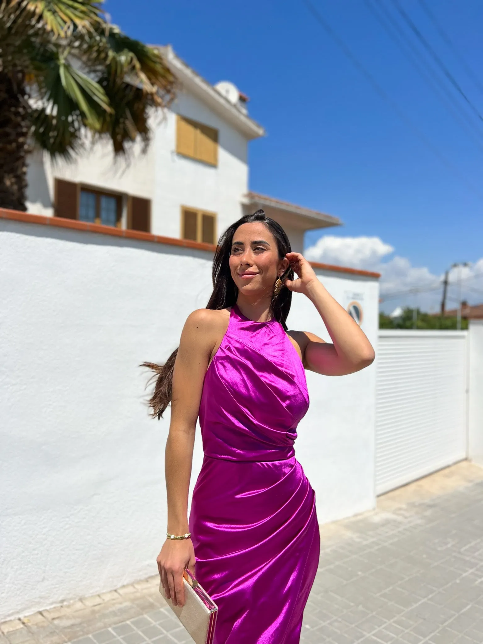 Vestido largo halter drapeado amarena sold by Sorellas product image thumbnail 2