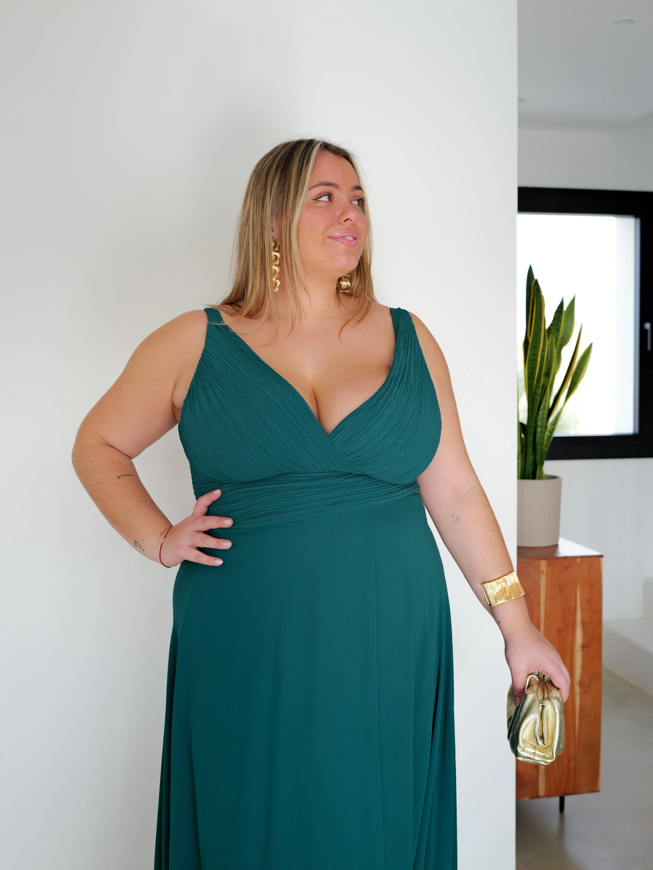 Vestido largo escote pico drapeado botella sold by Sorellas product image thumbnail 4