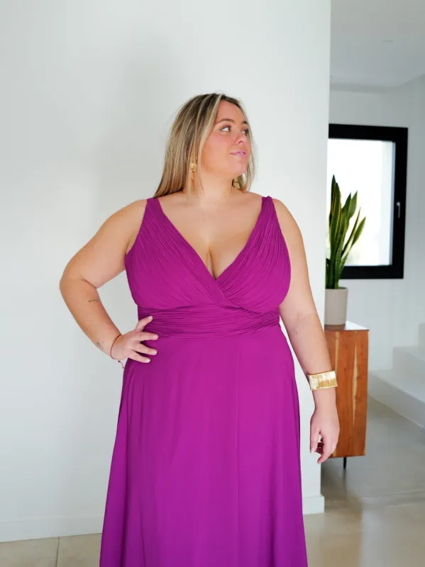 Vestido largo escote pico drapeado amarena sold by Sorellas