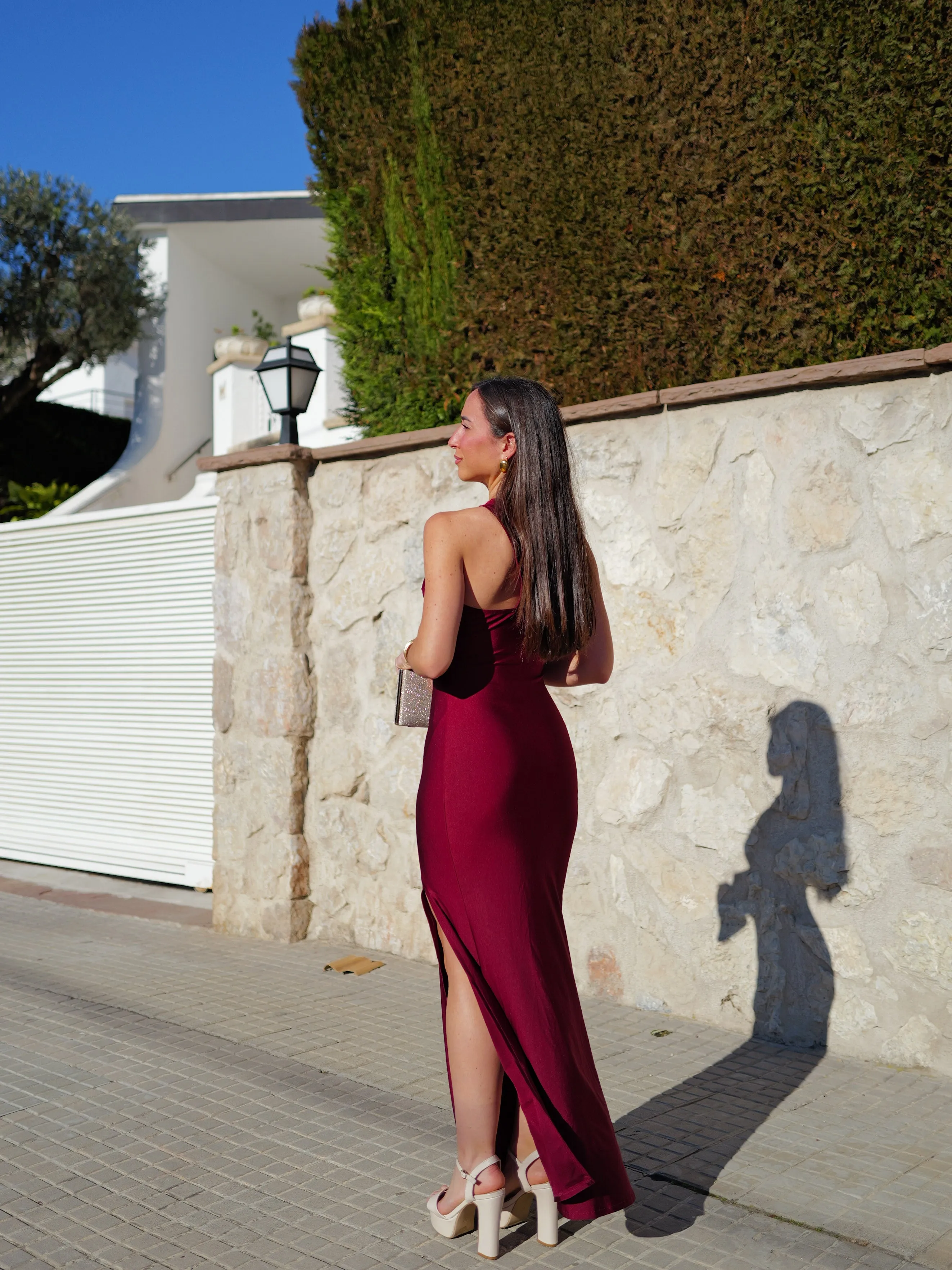 Vestido largo pico banda burdeos sold by Sorellas product image thumbnail 3