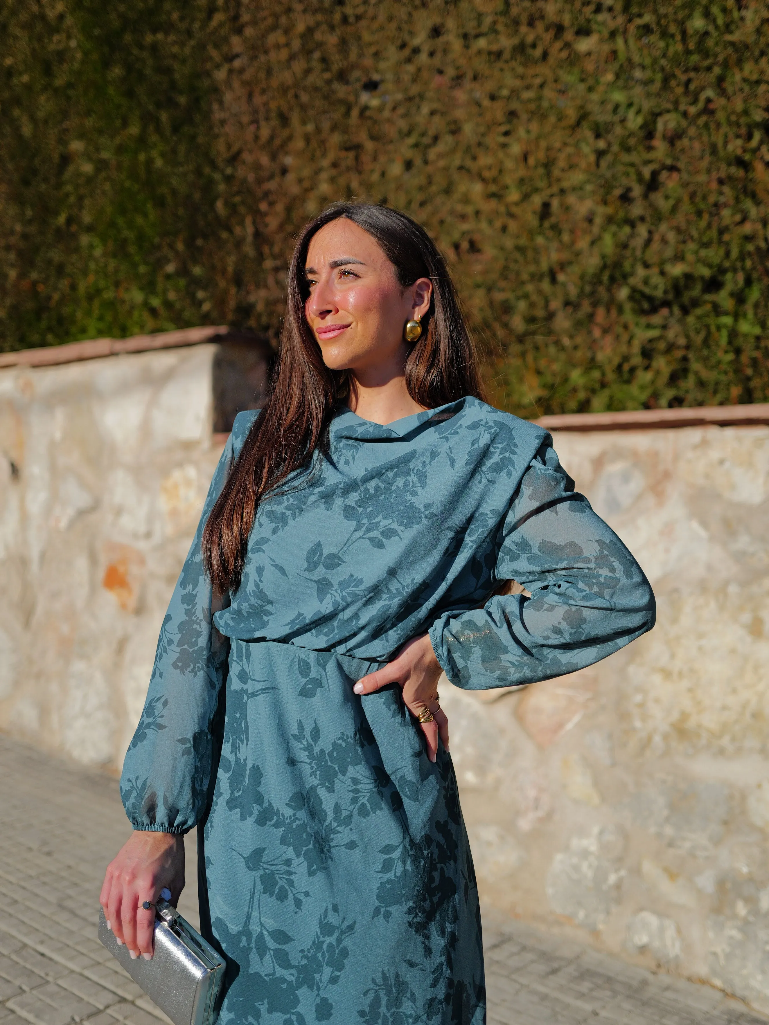 Vestido midi hombreras petróleo sold by Sorellas product image thumbnail 2