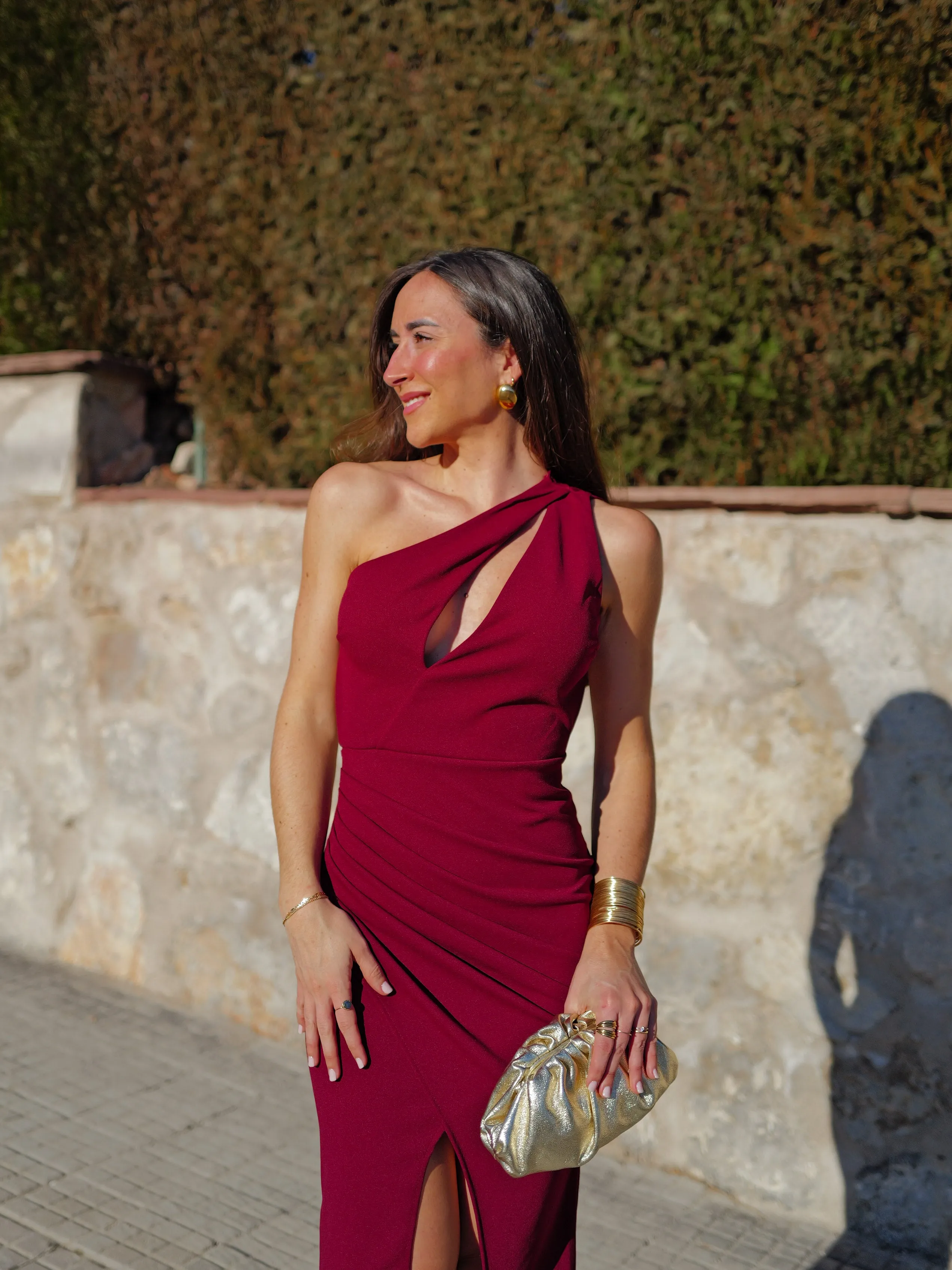 Vestido midi asimétrico vino sold by Sorellas