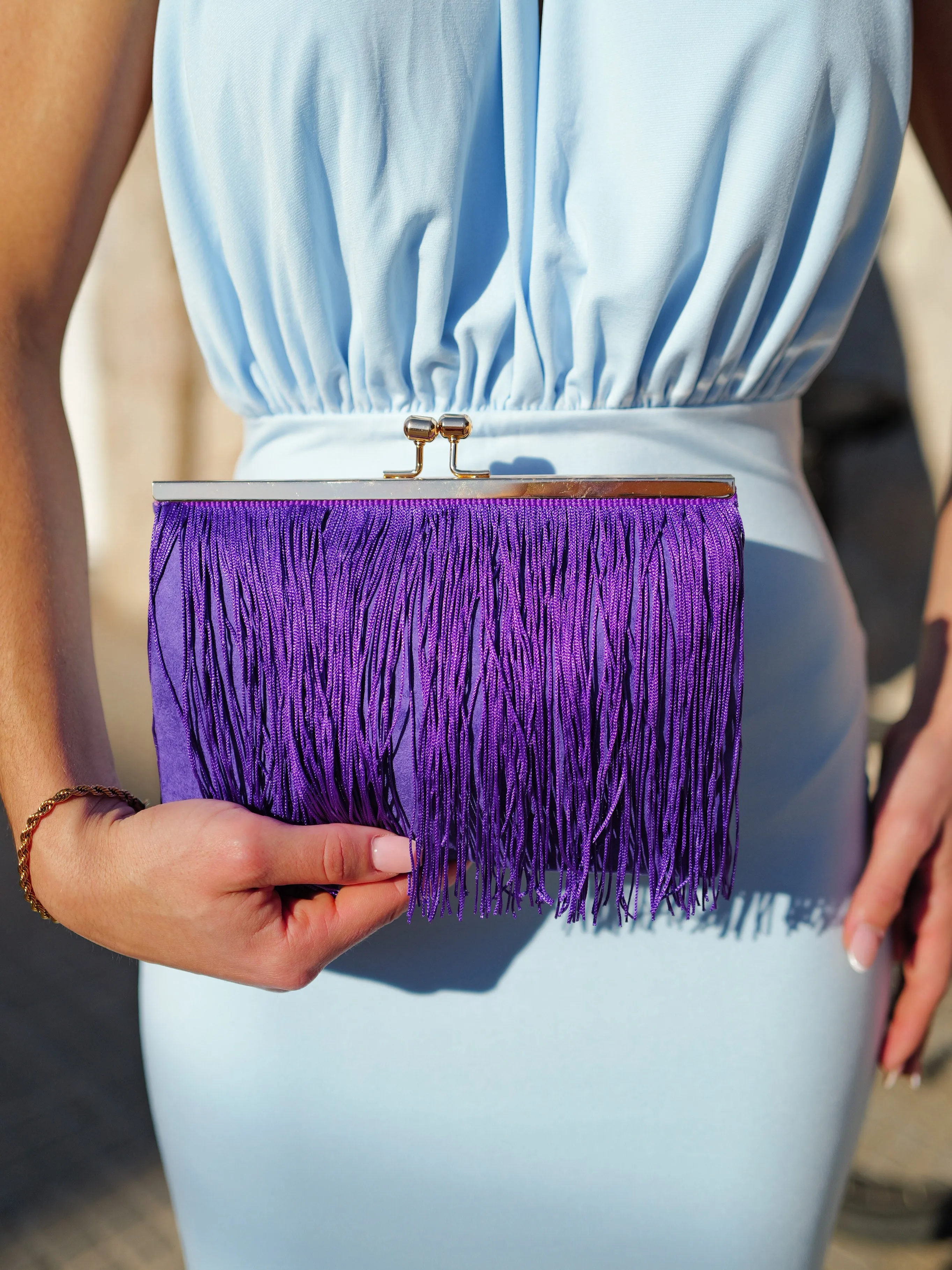 Clutch ante flecos morado sold by Sorellas