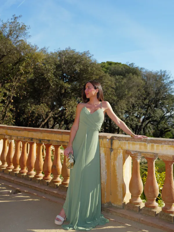 Vestido pico halter fruncido oliva sold by Sorellas