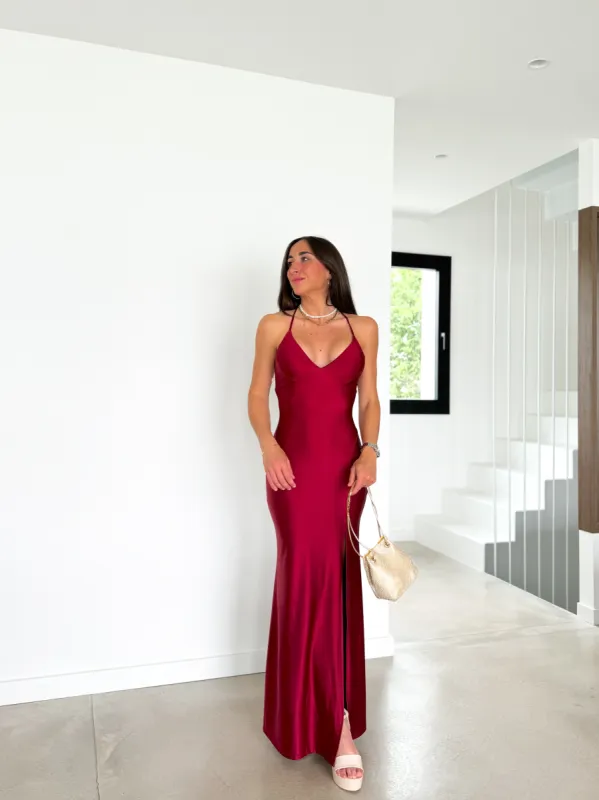 Vestido pico satin entrelazado burdeos sold by Sorellas