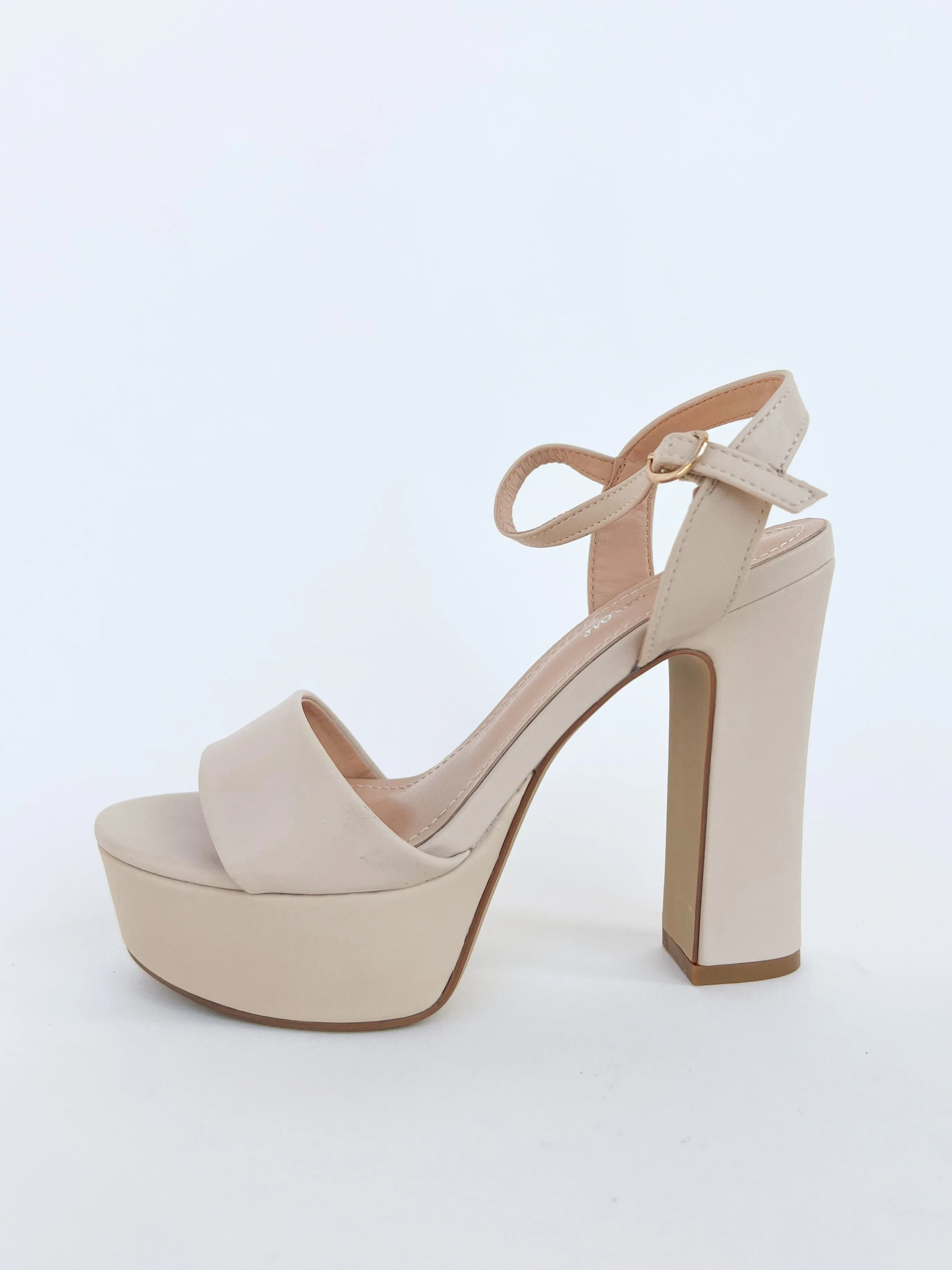 Sandalia plataforma nude sold by Sorellas