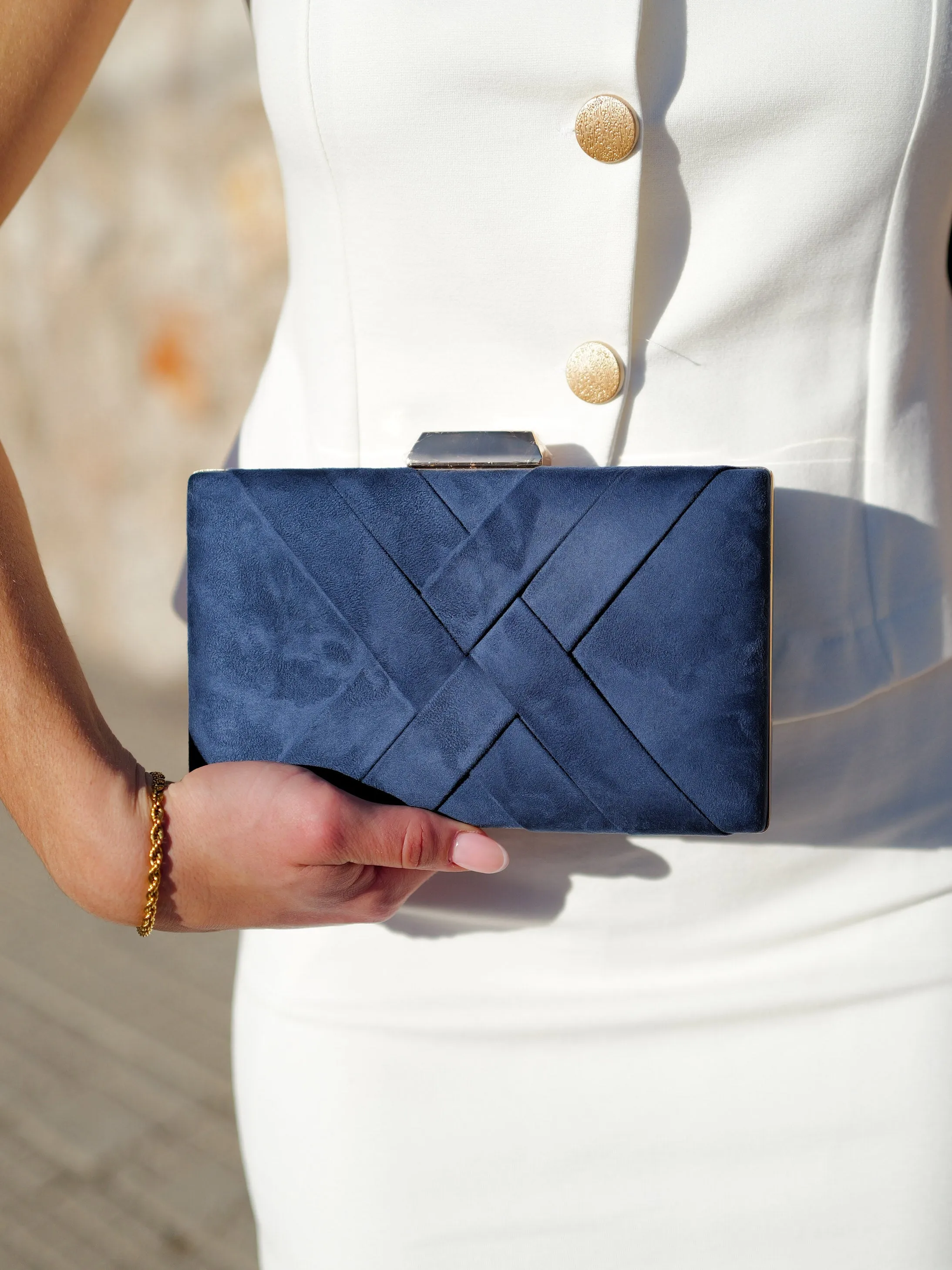 Clutch trenzado marino sold by Sorellas