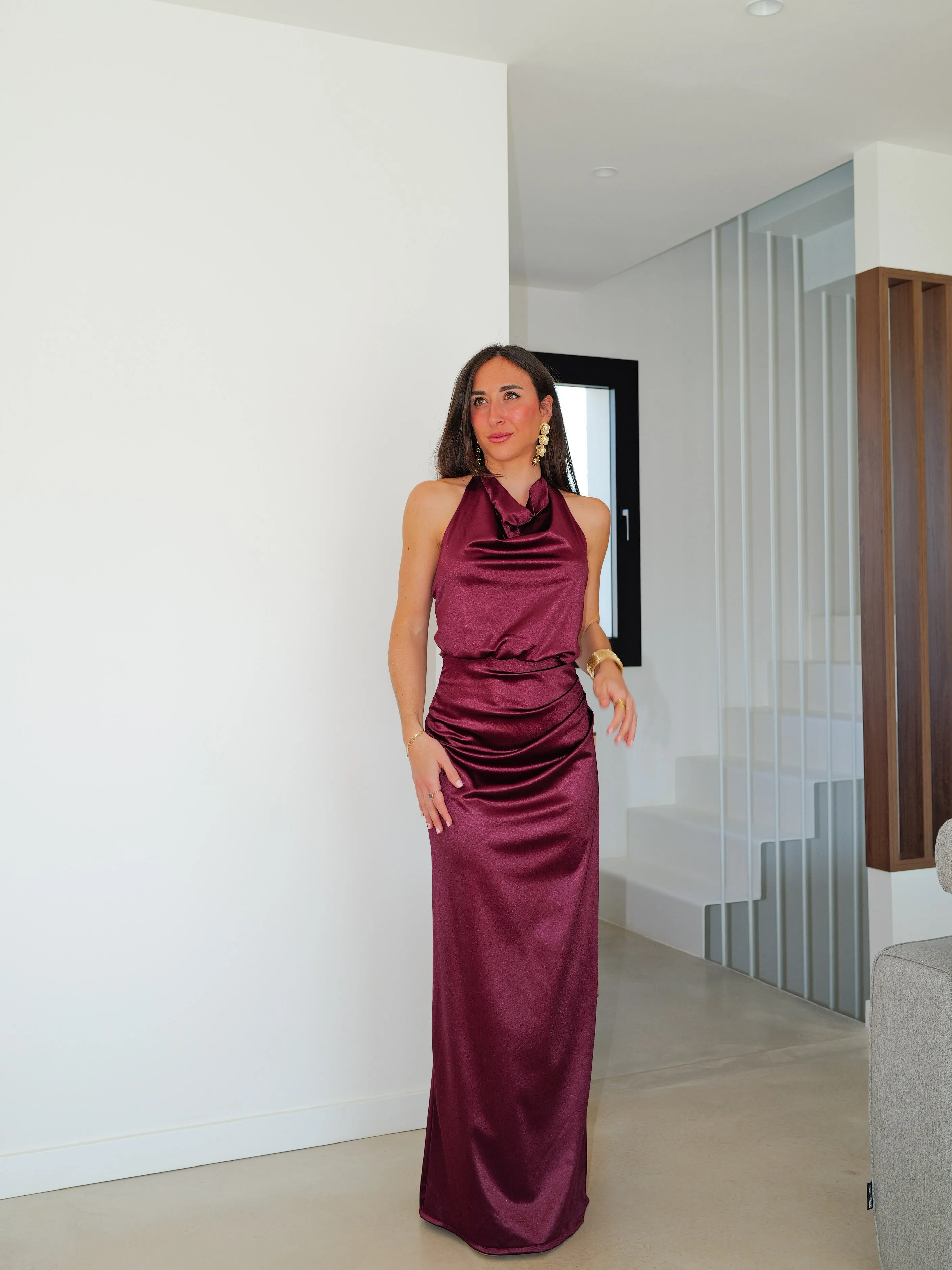 Vestido largo halter cascada satin burdeos sold by Sorellas product image thumbnail 5