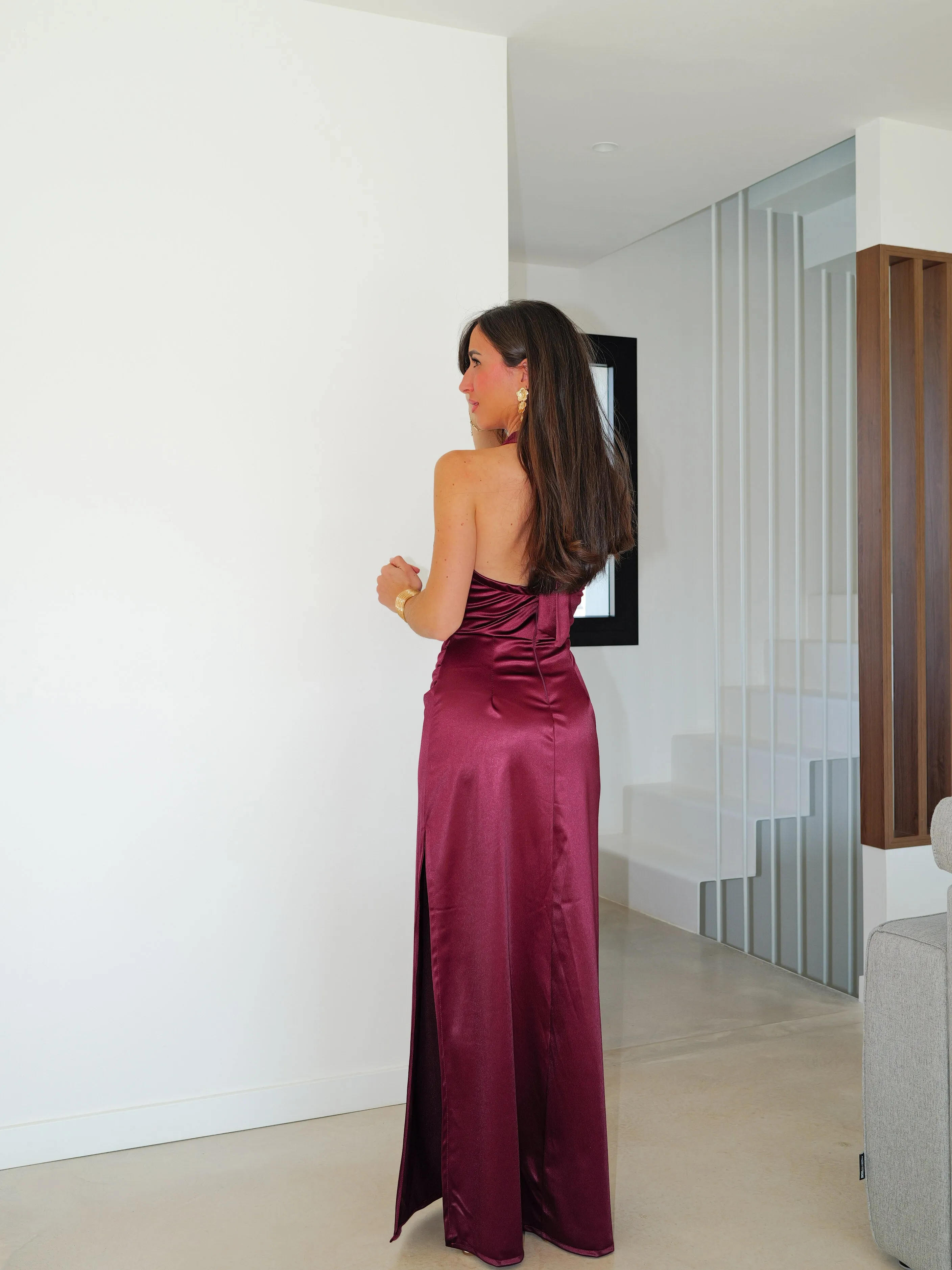 Vestido largo halter cascada satin burdeos sold by Sorellas product image thumbnail 3