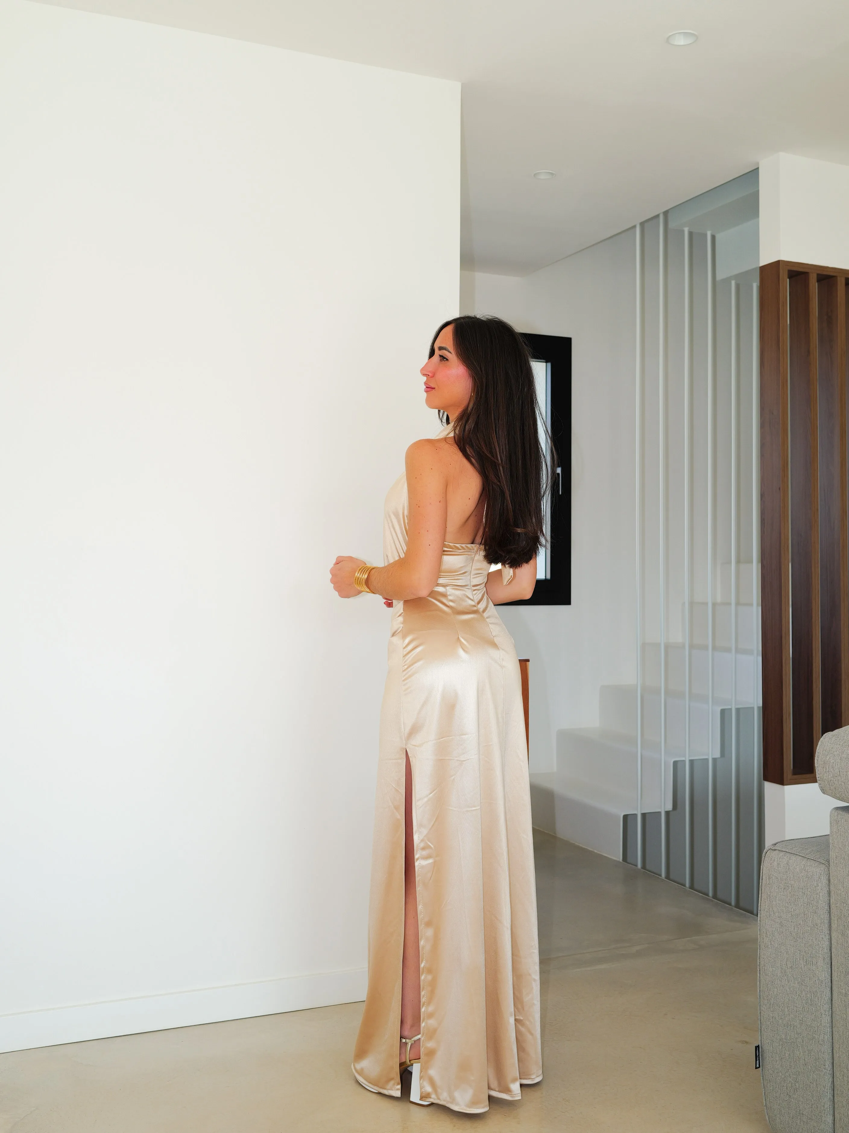 Vestido largo halter cascada satin beige sold by Sorellas product image thumbnail 2