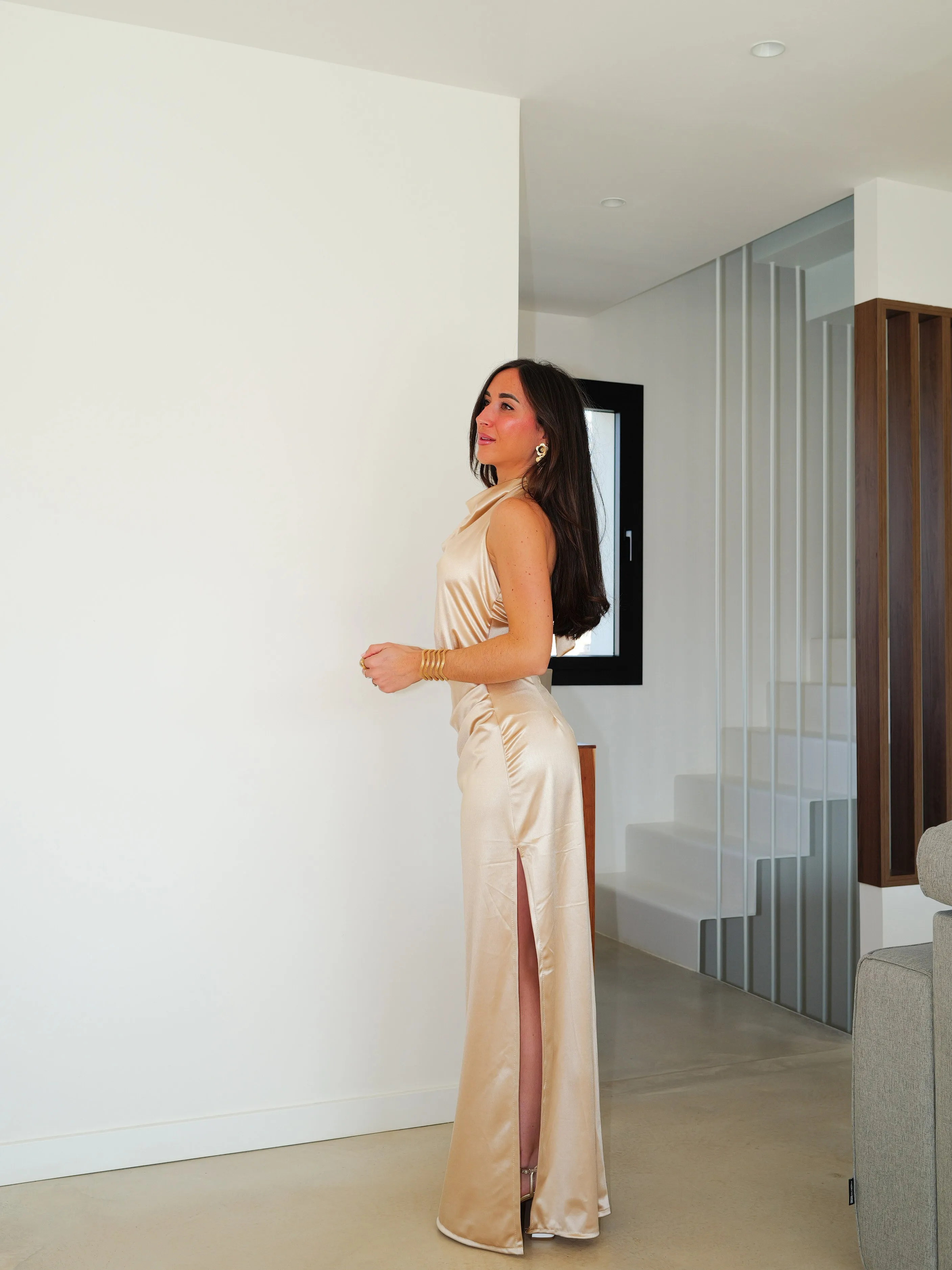 Vestido largo halter cascada satin beige sold by Sorellas product image thumbnail 3