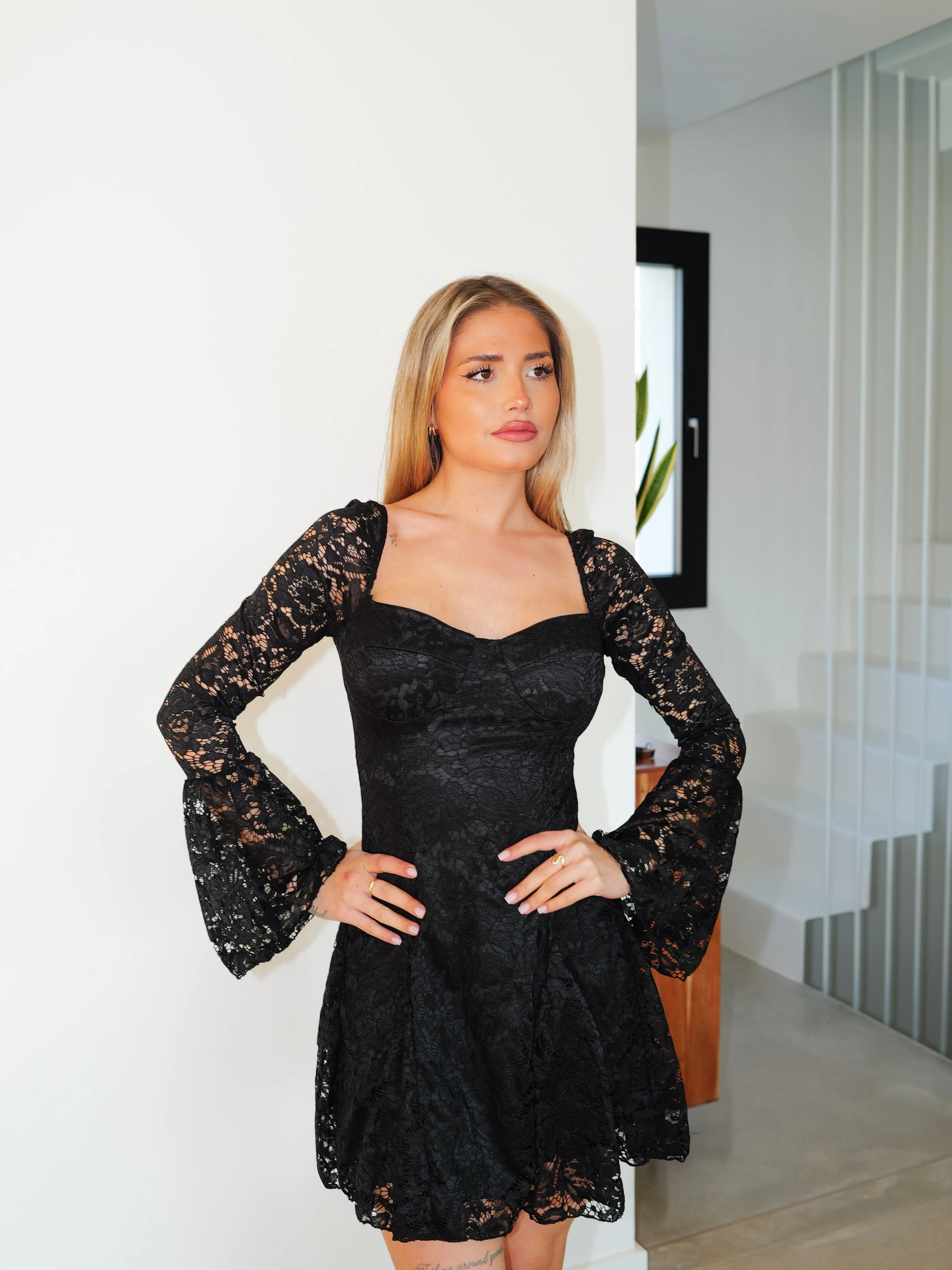 Vestido romántico encaje negro sold by Sorellas product image thumbnail 4