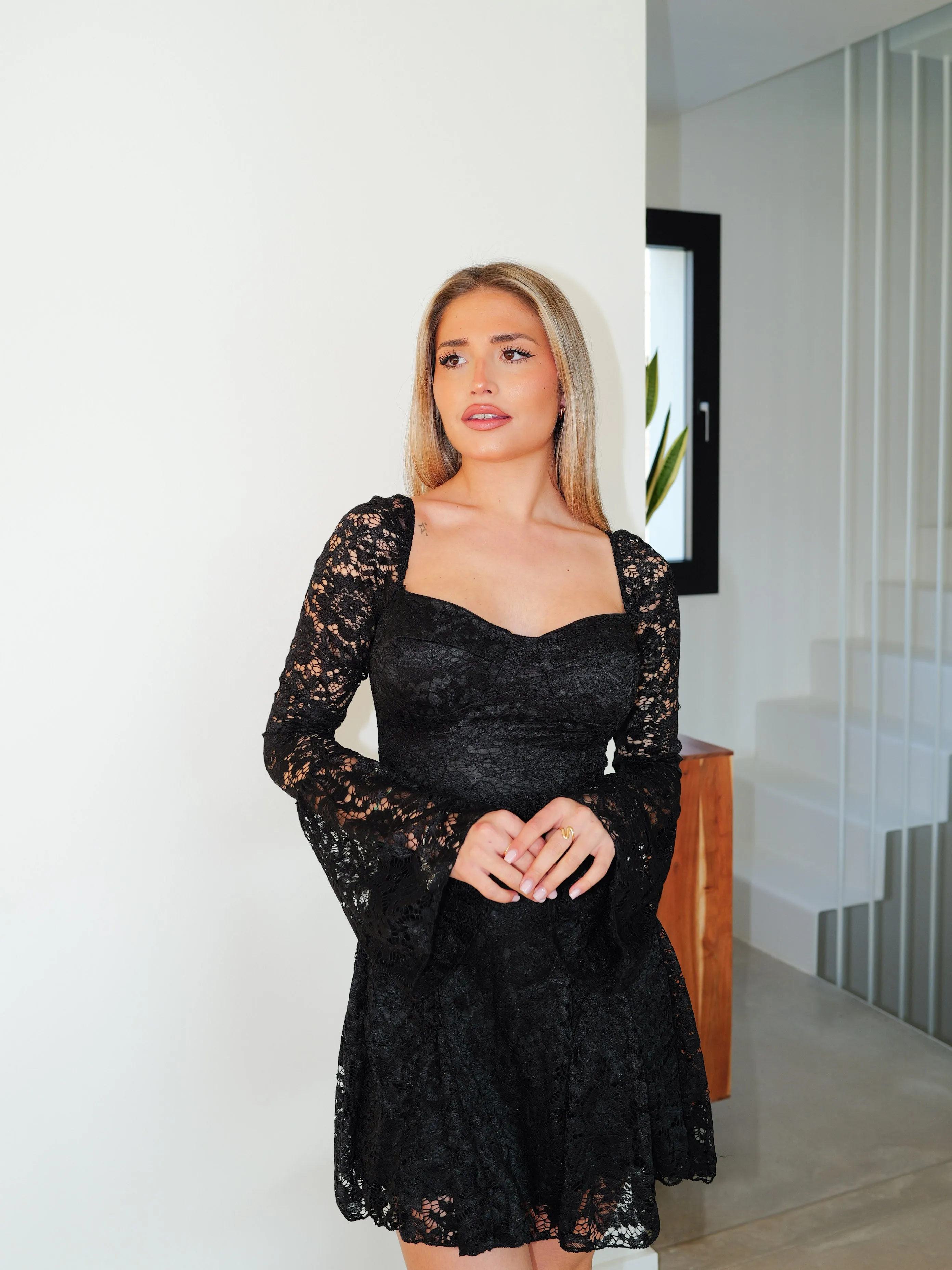 Vestido romántico encaje negro sold by Sorellas product image thumbnail 2