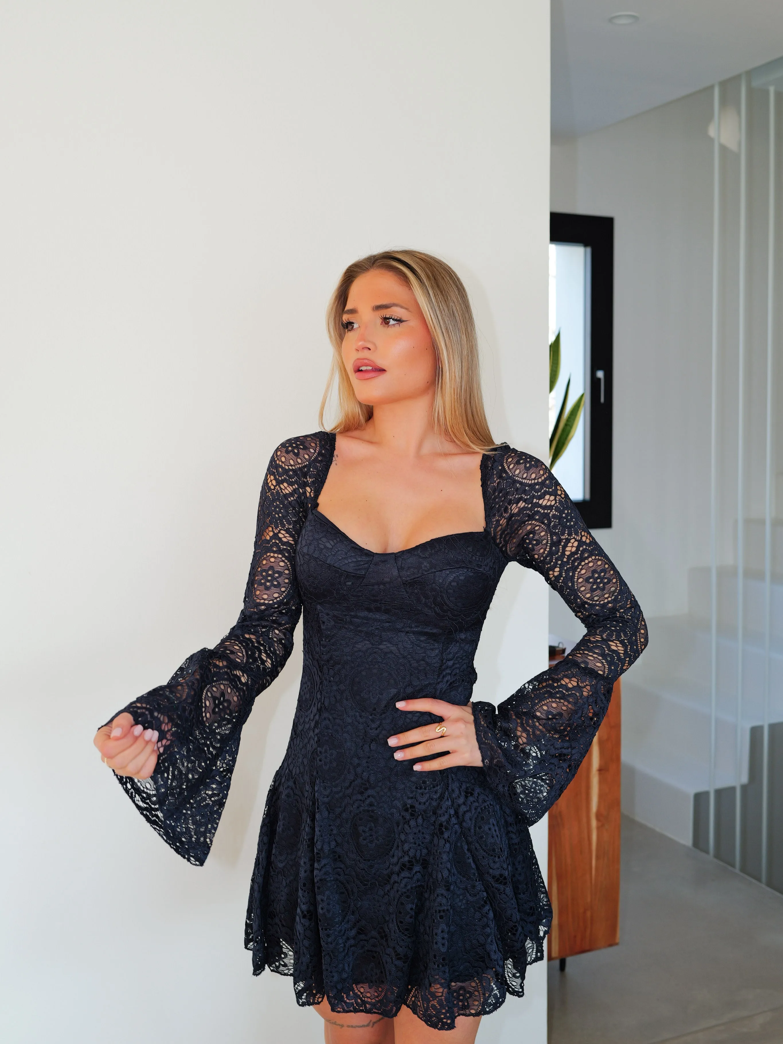 Vestido romántico encaje marino sold by Sorellas product image thumbnail 2