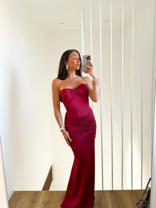 Vestido largo frunce burdeos sold by Sorellas