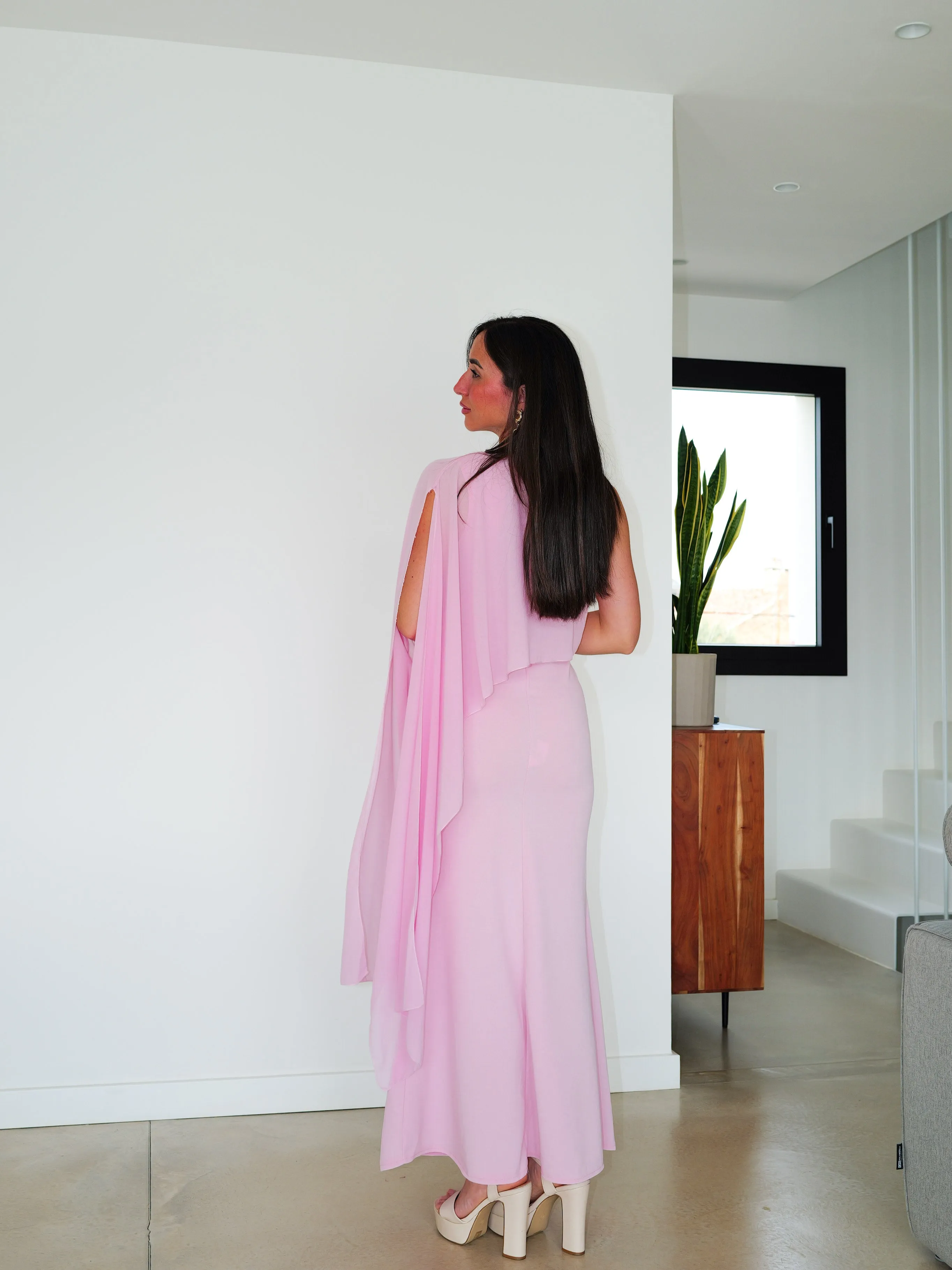 Vestido detalle capa rosa sold by Sorellas product image thumbnail 5