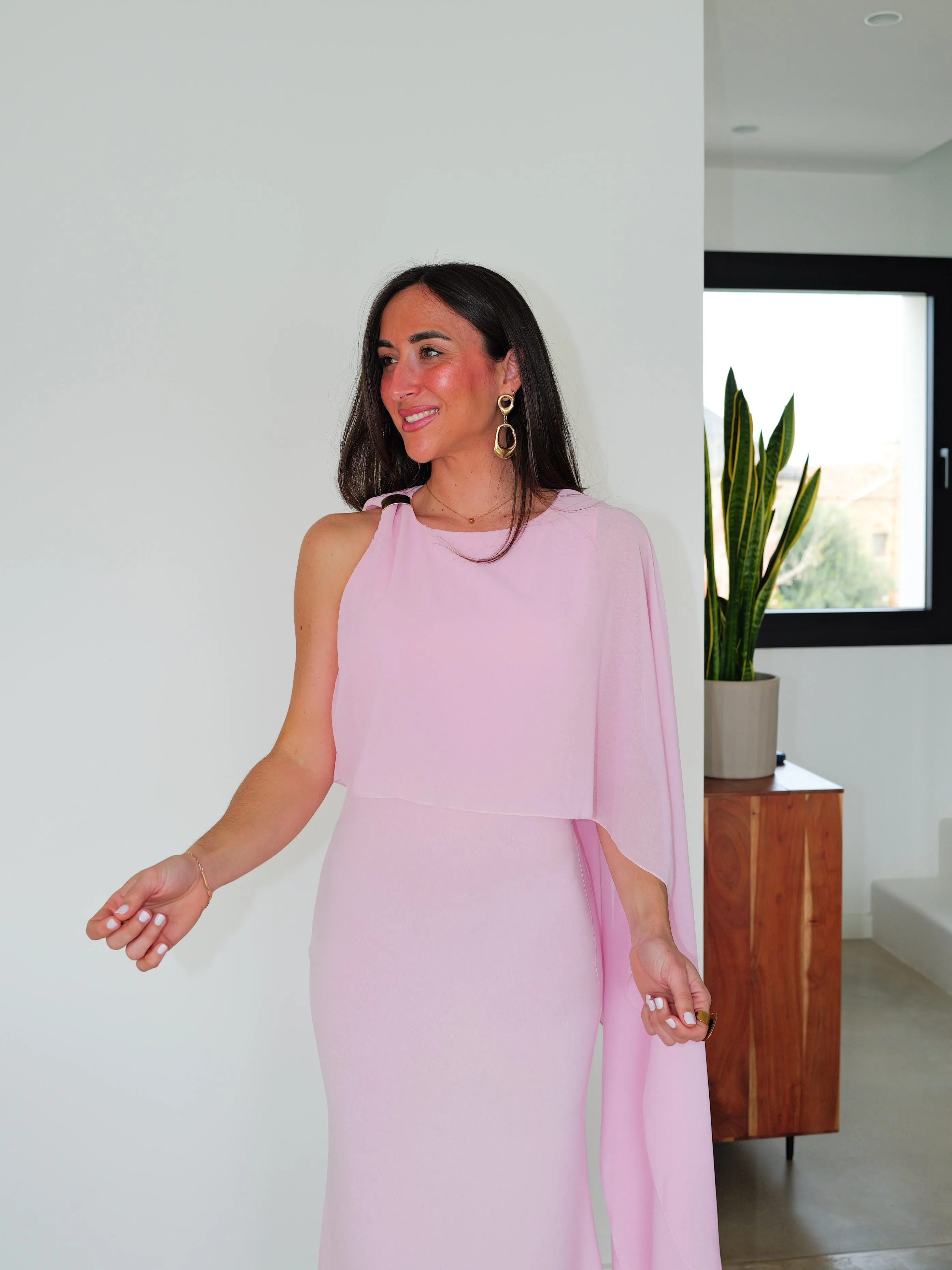 Vestido detalle capa rosa sold by Sorellas product image thumbnail 3