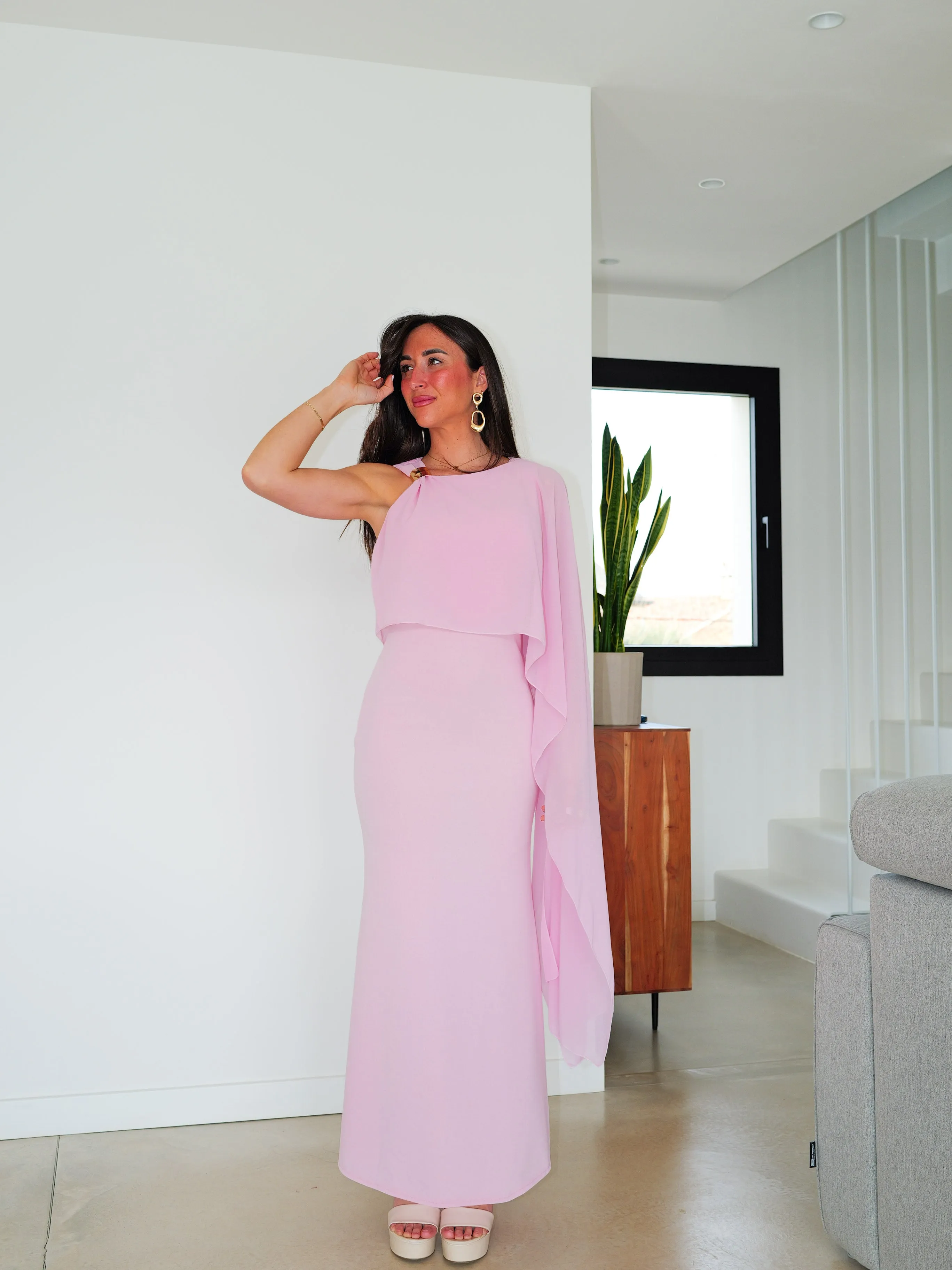Vestido detalle capa rosa sold by Sorellas product image thumbnail 4