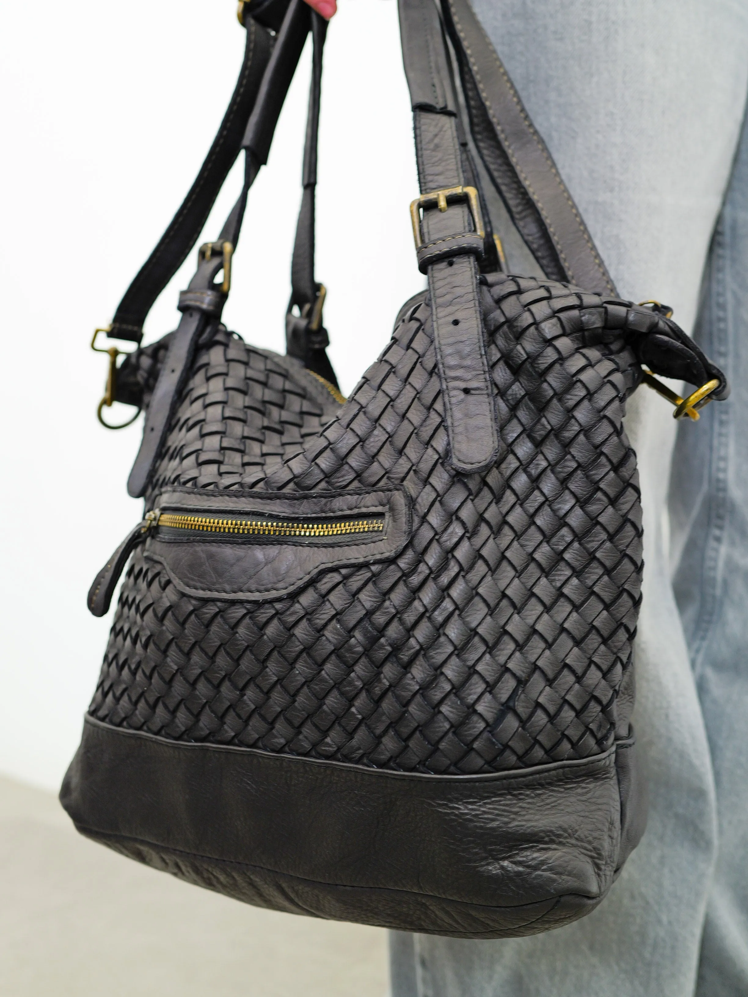 Bolso grande trenzado negro sold by Sorellas product image thumbnail 4