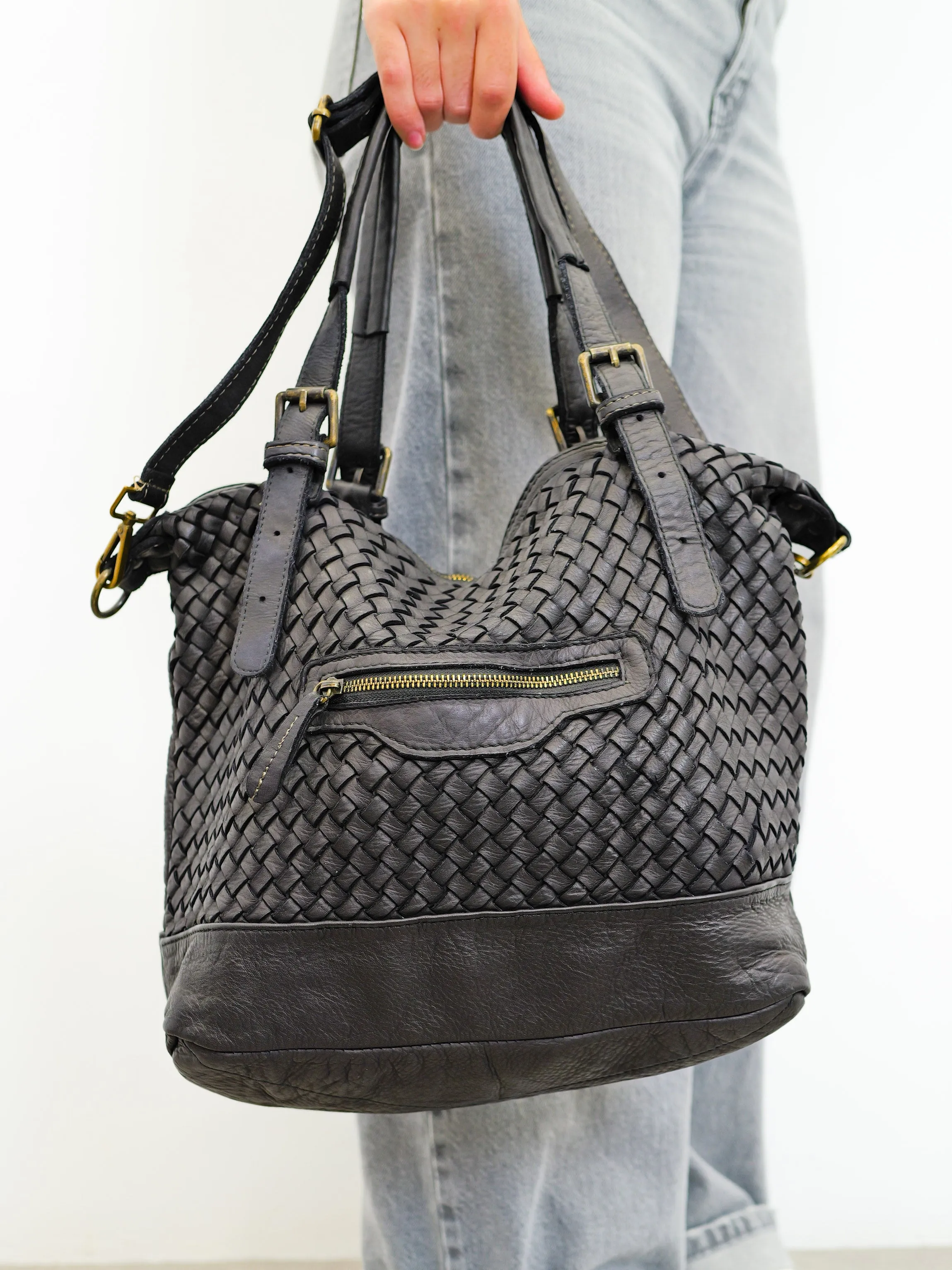 Bolso grande trenzado negro sold by Sorellas product image thumbnail 5