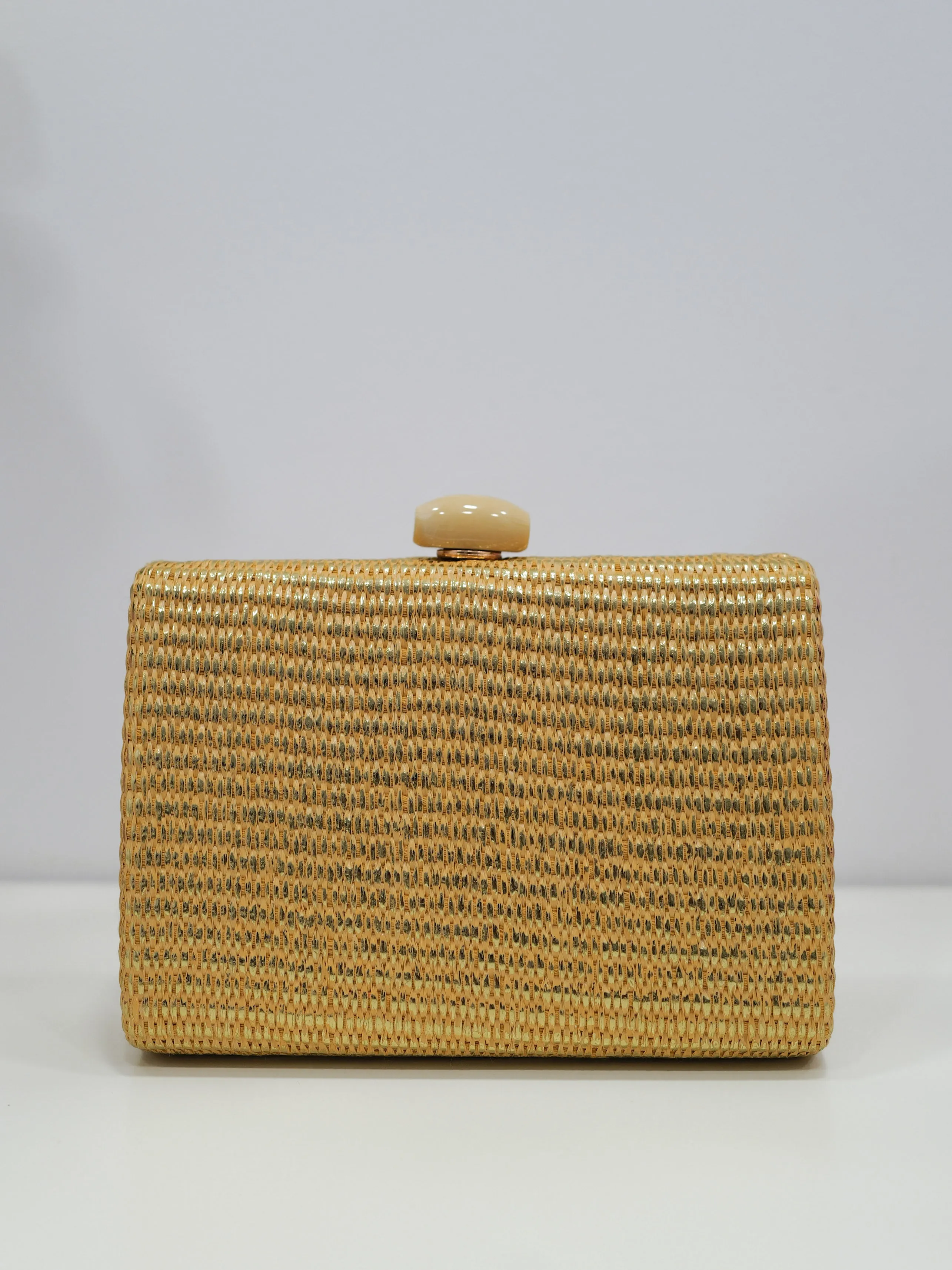 Clutch rafia dorado sold by Sorellas
