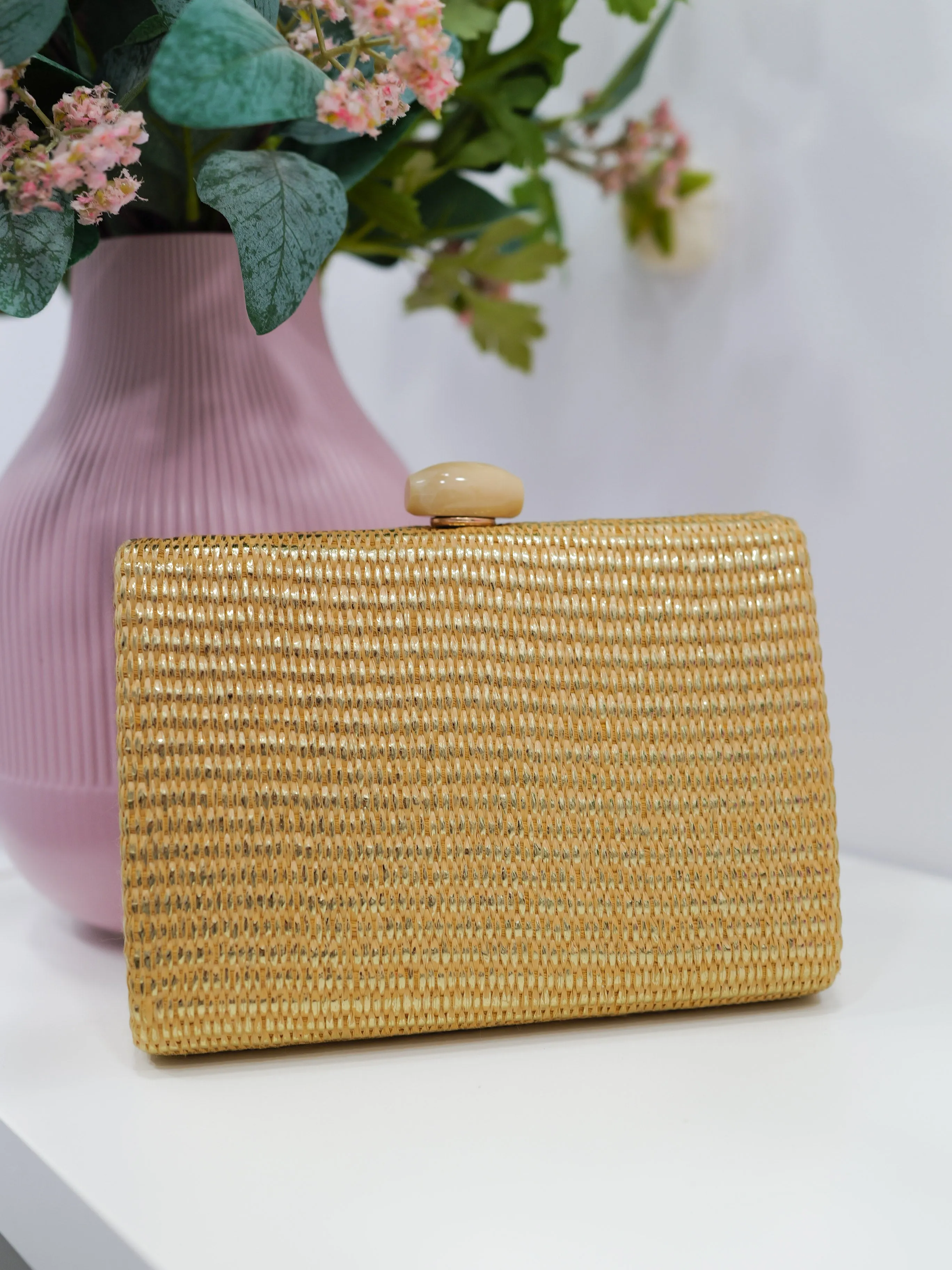 Clutch rafia dorado sold by Sorellas product image thumbnail 3