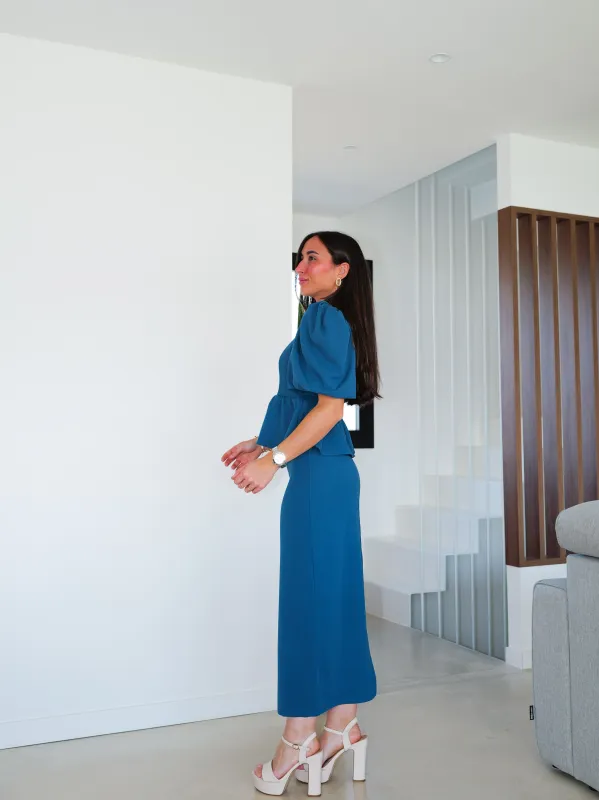 Conjunto falda midi pomposo petróleo sold by Sorellas