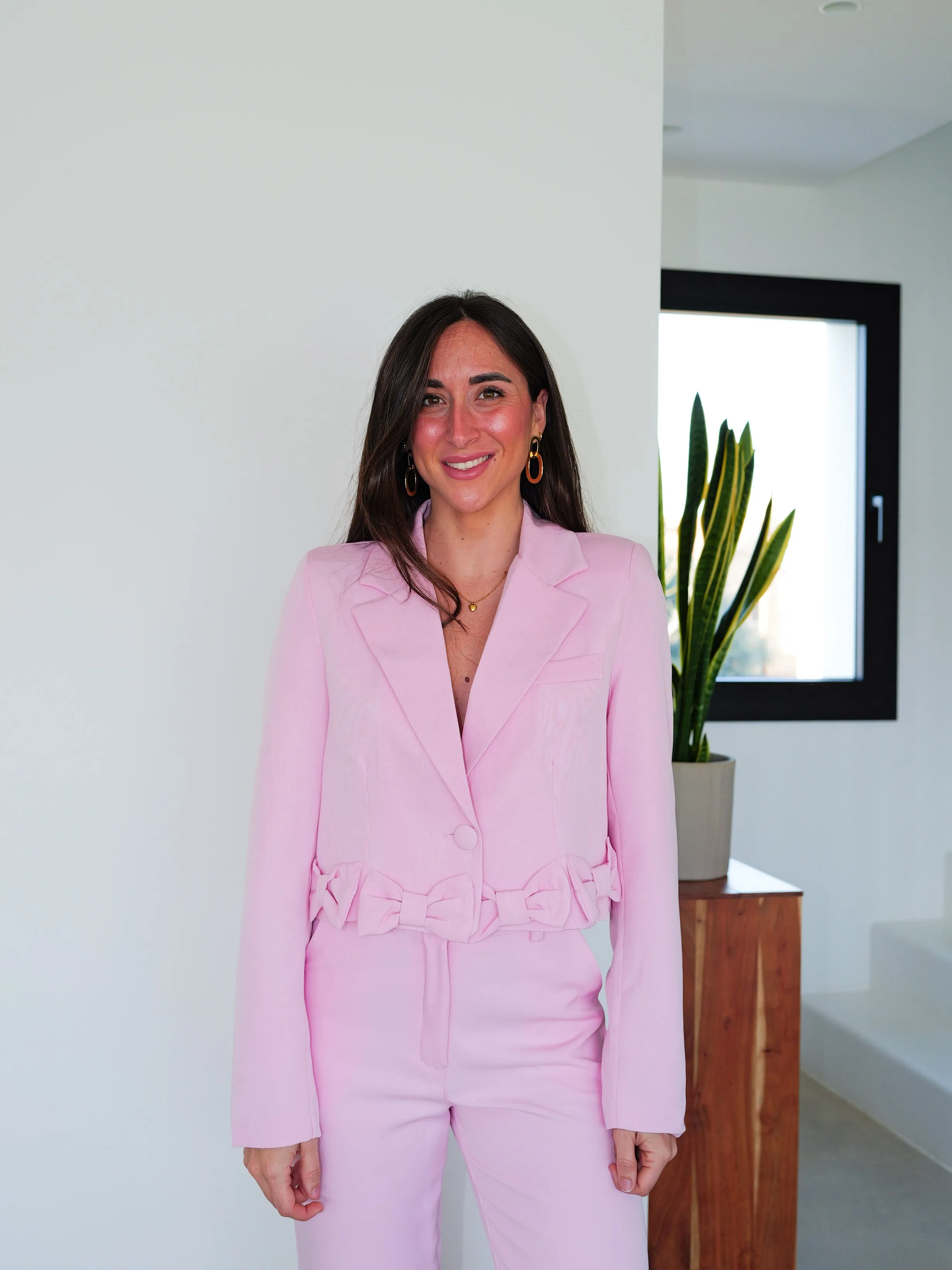 Blazer crop detalle lazo rosa sold by Sorellas