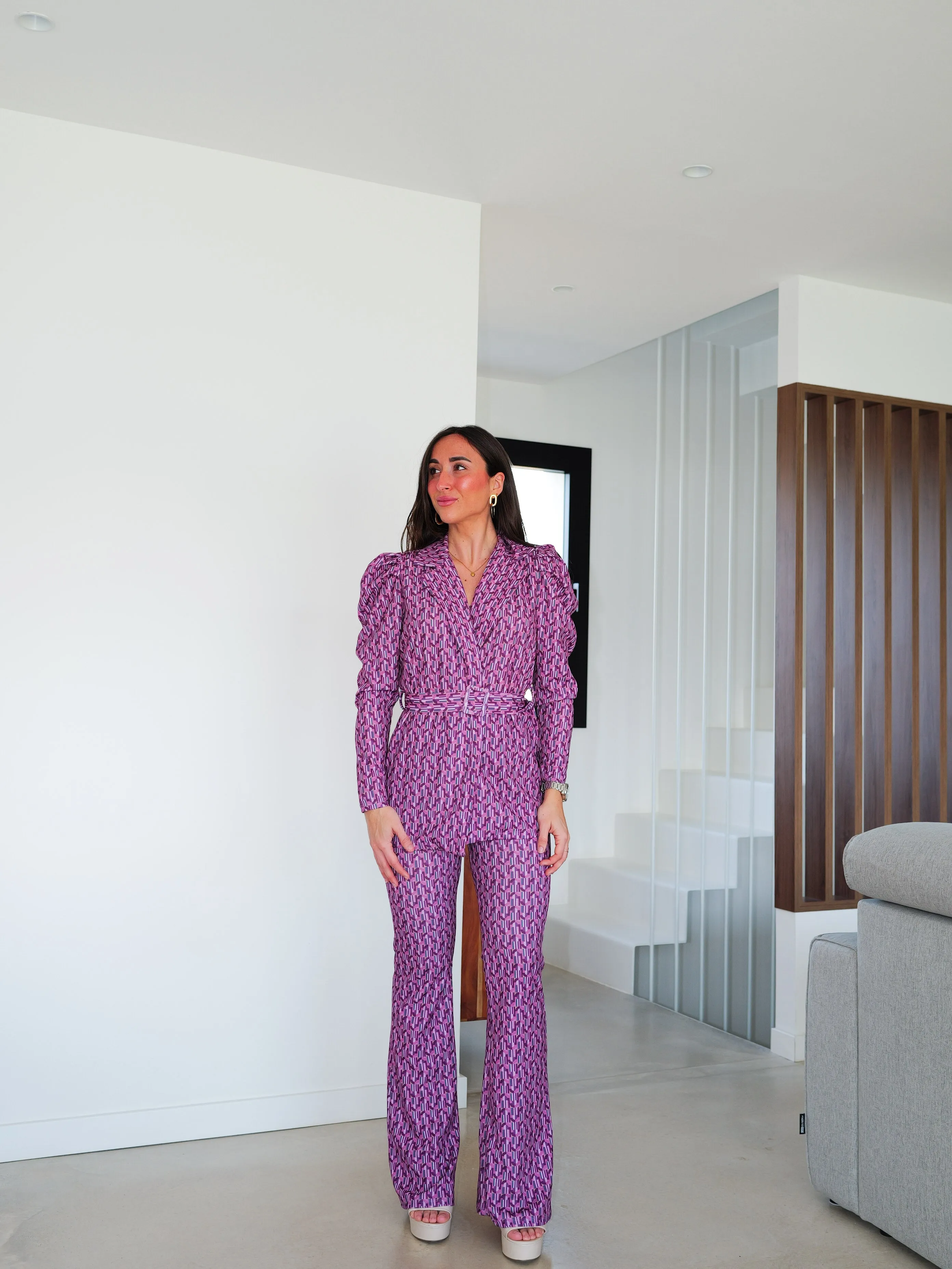 Conjunto traje cinturón lila sold by Sorellas