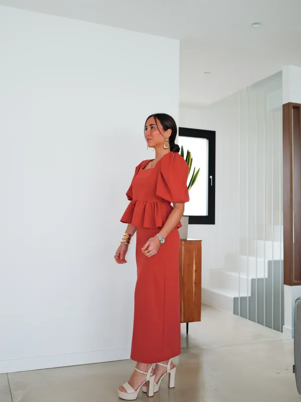 Conjunto falda midi pomposo coral sold by Sorellas