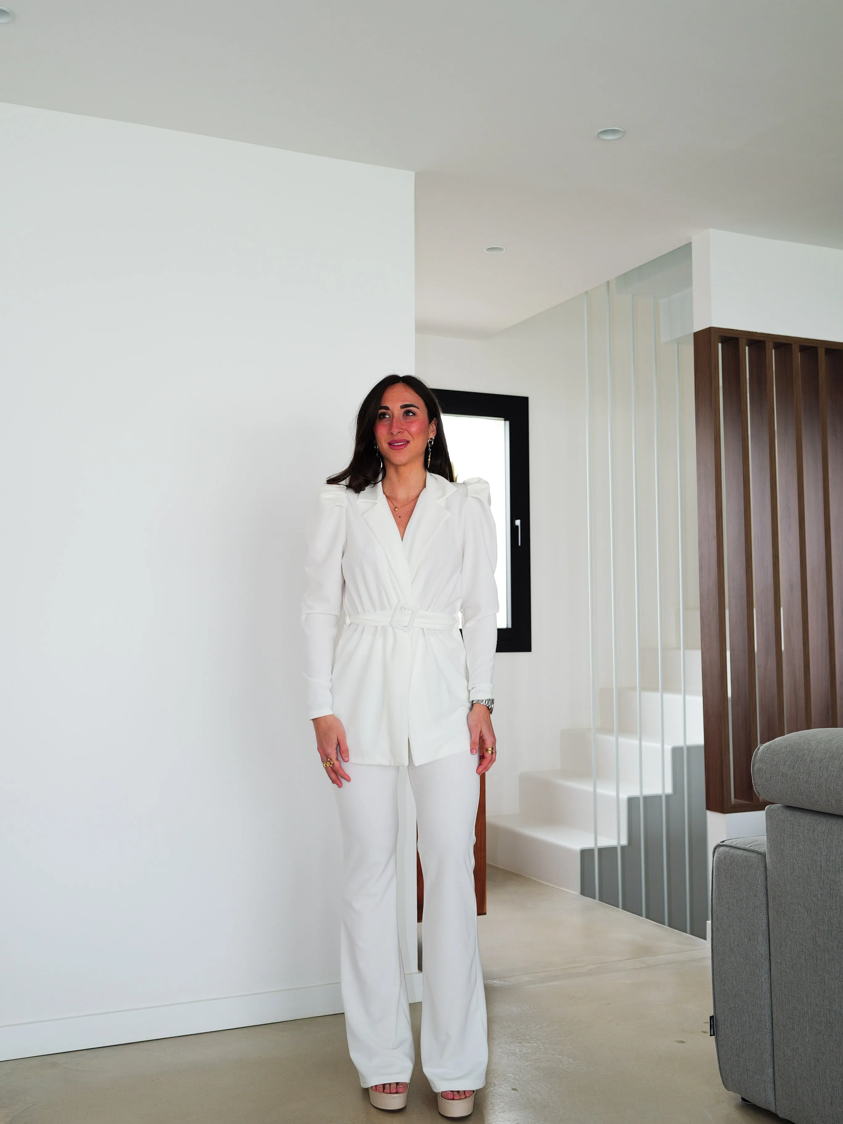 Conjunto traje manga abullonada blanco sold by Sorellas