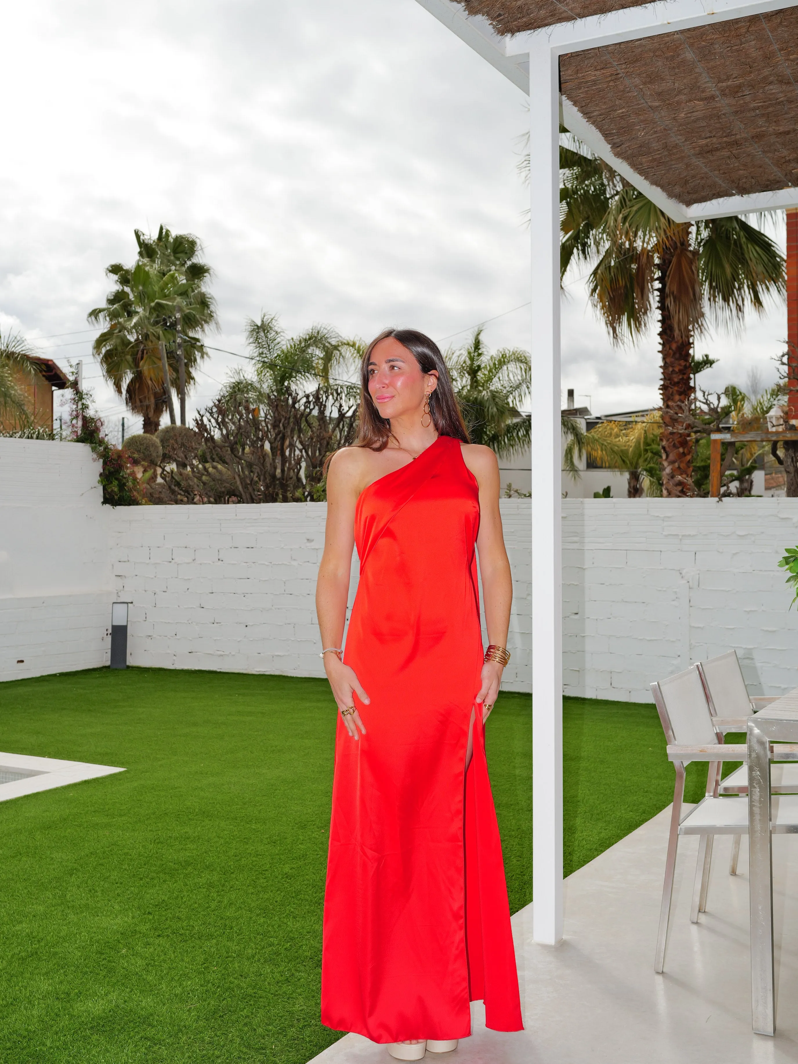 Vestido raso capa espalda tirante rojo sold by Sorellas