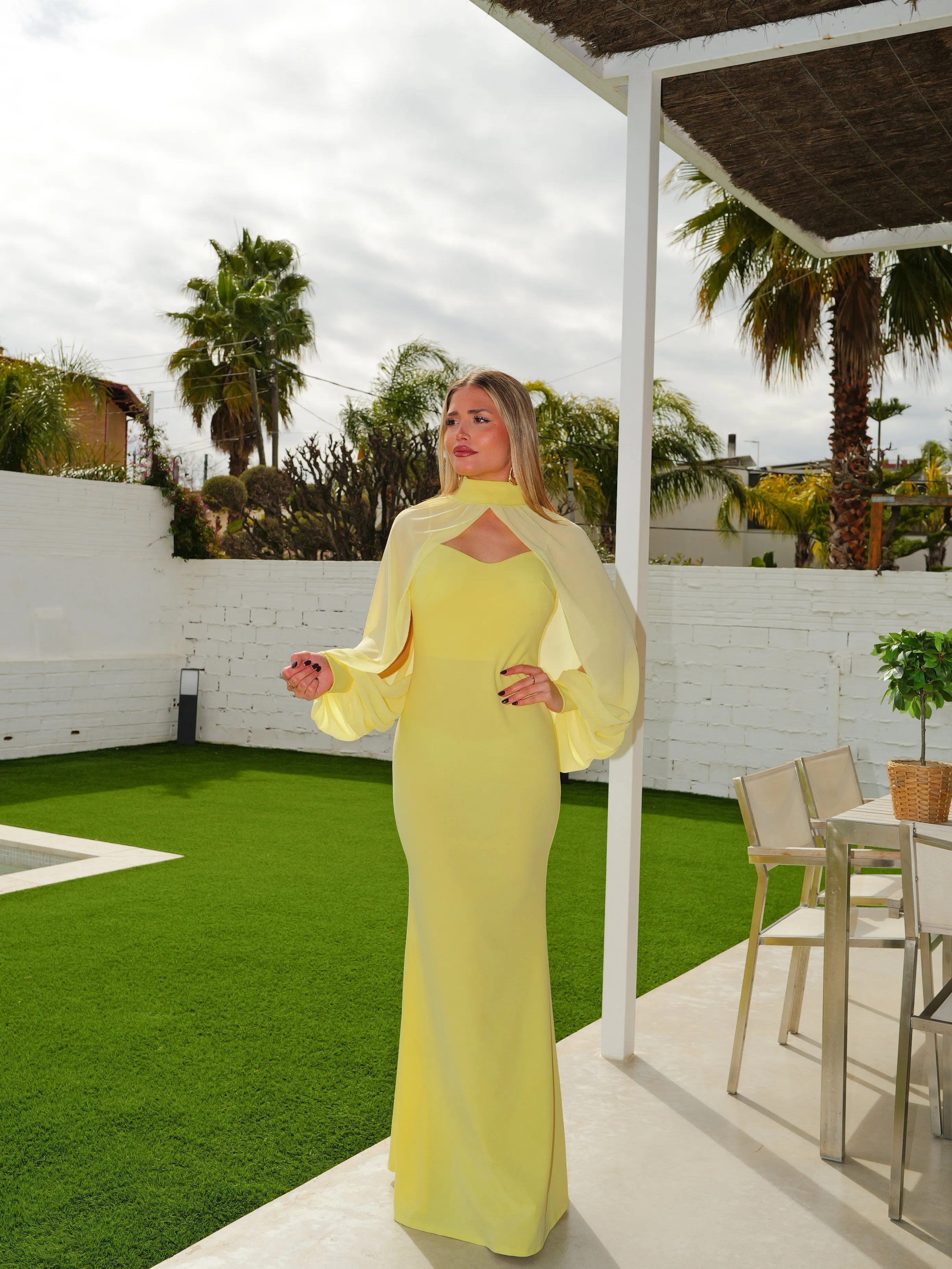 Vestido tirantes mangas gasa amarillo sold by Sorellas