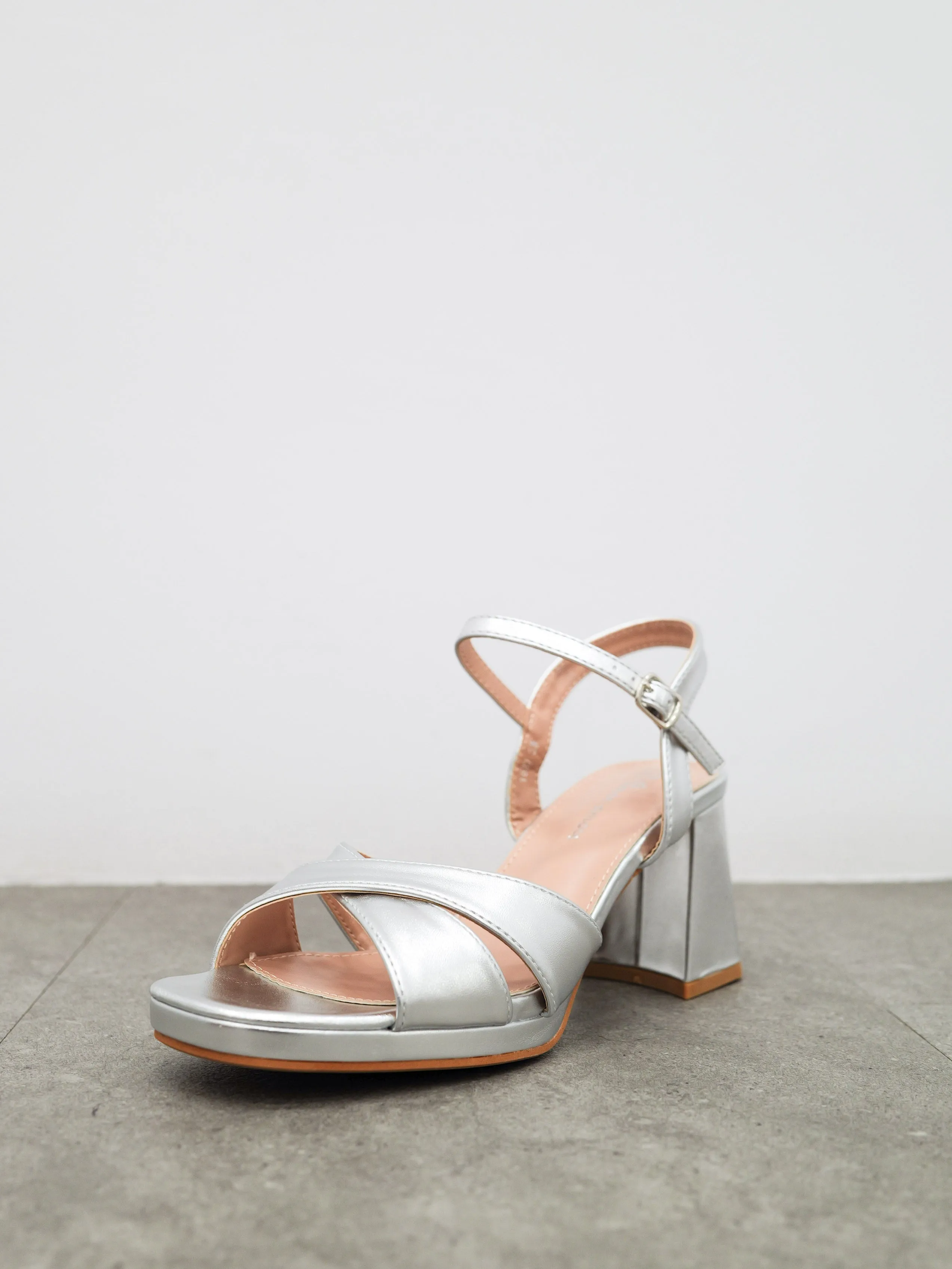 Sandalia baja bandas entrelazadas plata sold by Sorellas product image thumbnail 3